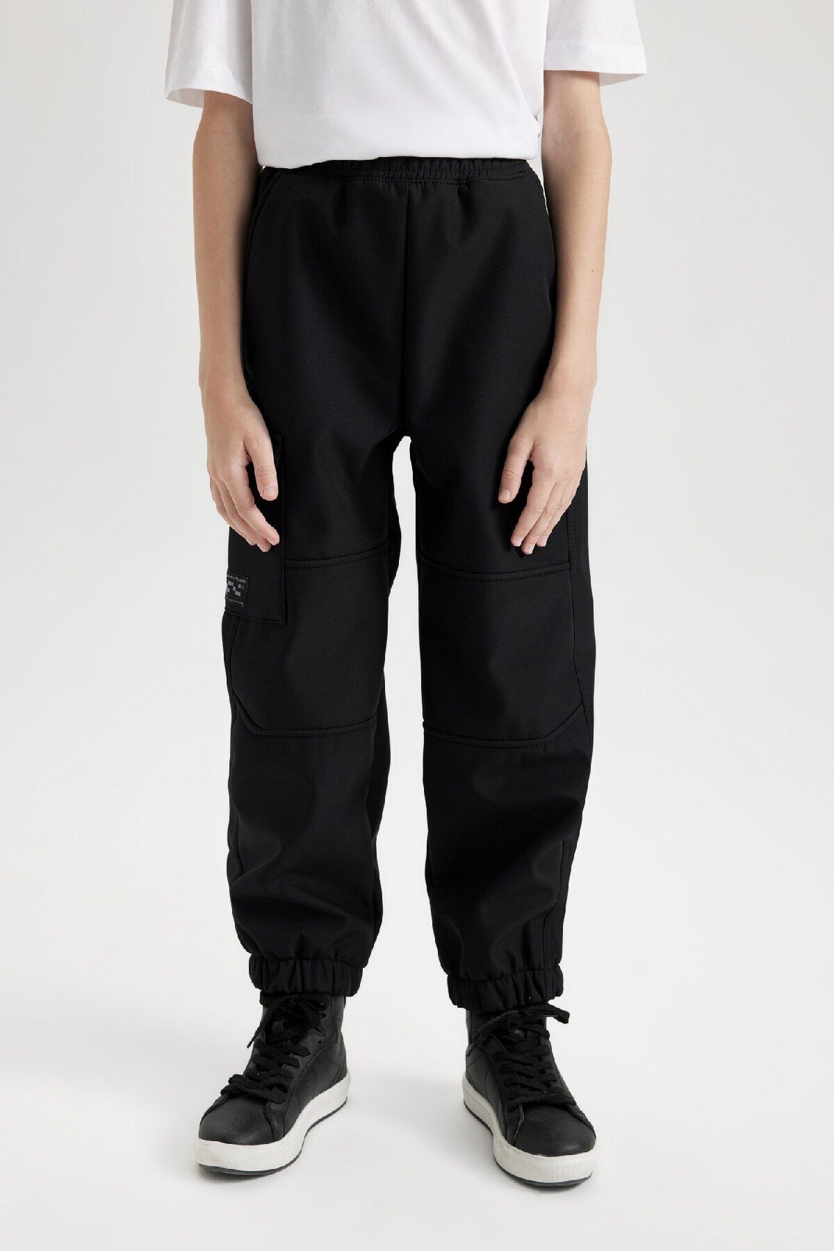 DeFacto-Schwarze Joggerhose für Jungen mit elastischem Bund und Beinen und Cargotaschen, Plüsch-Fleece-Futter D3460a824w 4