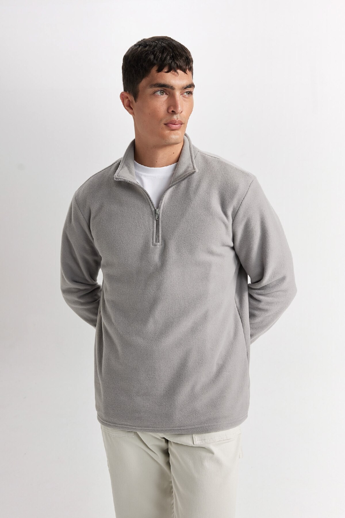 DeFacto-Graues, kältebeständiges Polar-Sweatshirt mit normaler Passform – Stehkragen und Reißverschluss Y3996azns 5