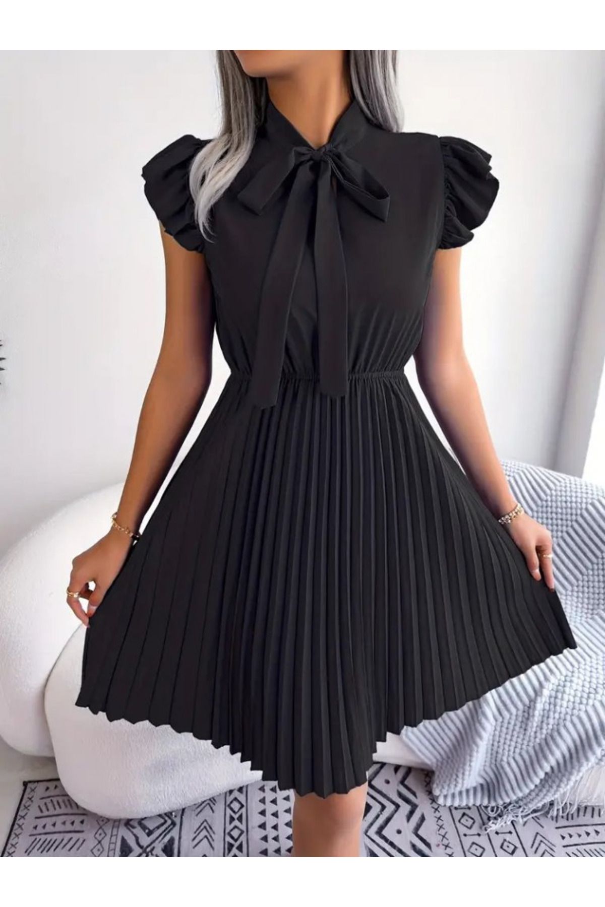 velmorafashion Kadın Kısa Kollu Boyundan Bağcıklı Eteği Pileli Ithal Krep Elbise