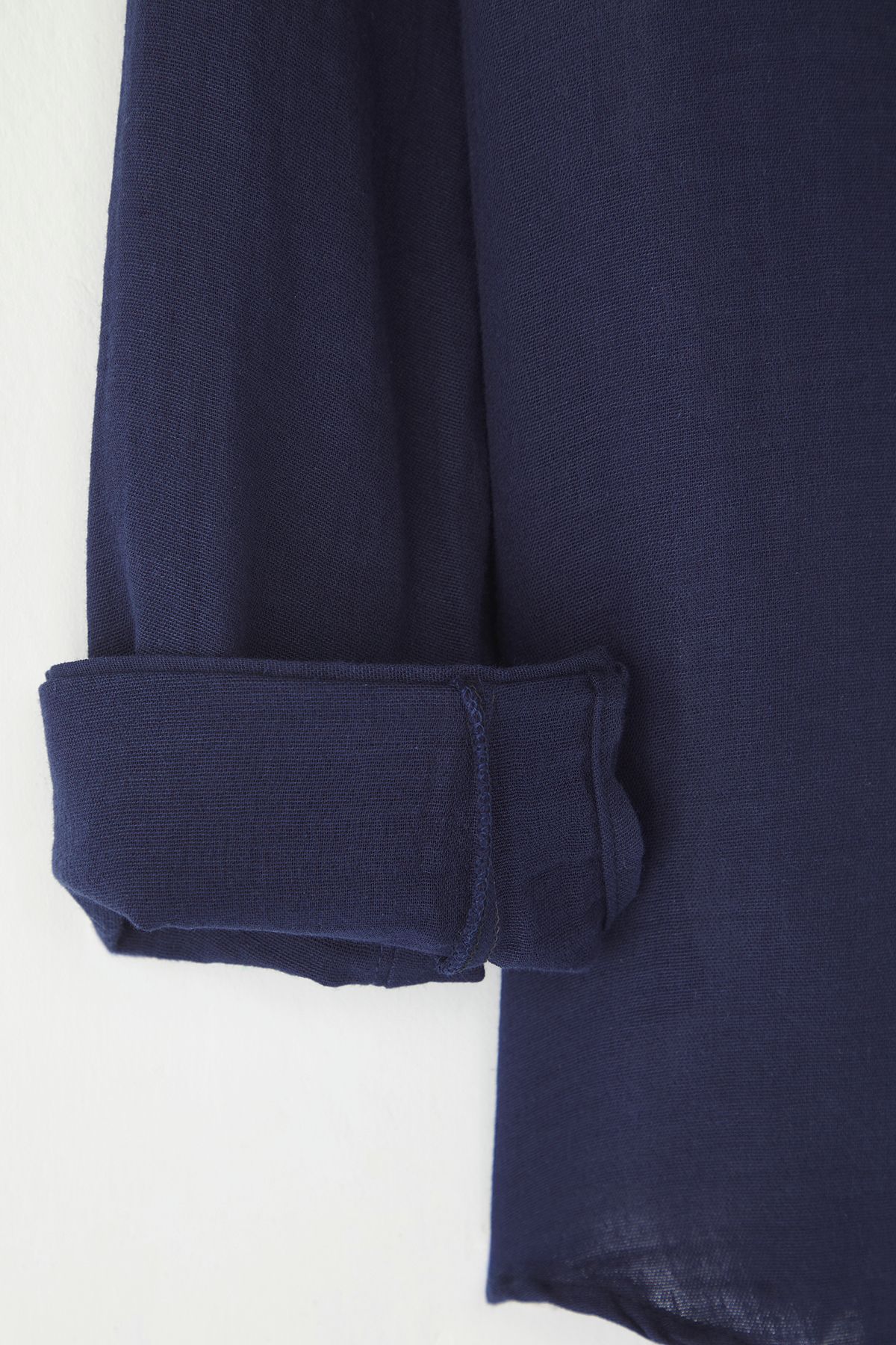 Kolekcia Trendyol-Letná pánska košeľa v námorníckej modrej Regular Fit Iron Wind Dress 7