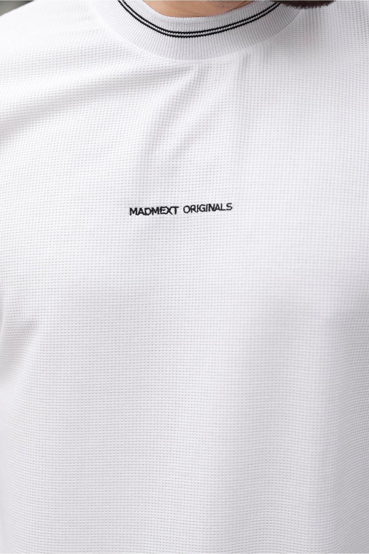 Madmext-Tricou de bază pentru bărbați cu detaliu de broderie albă E7106 4