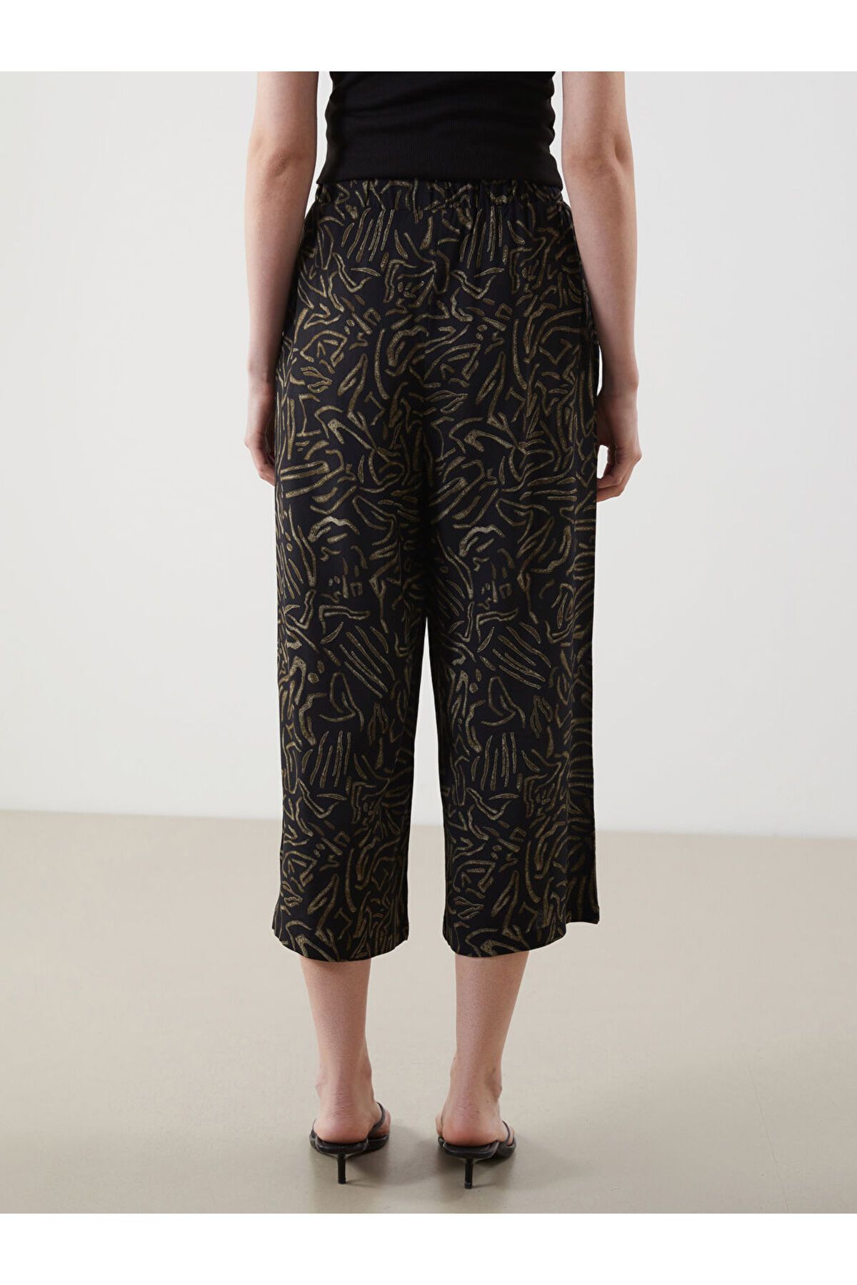 LC Waikiki-Sparkling Selections from Shining Store |   Black Patterned Women's Capri with Elastic Waist 4