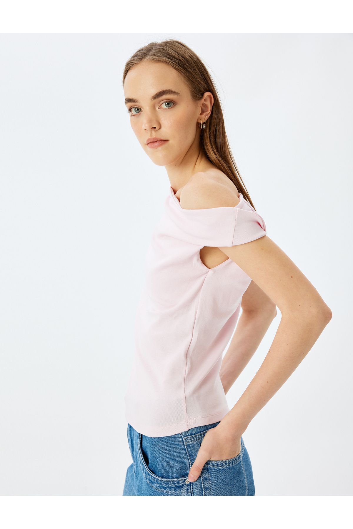 Koton Yeni Sezon Kayık Yaka Drapeli Kolsuz Slim Fit Bluz