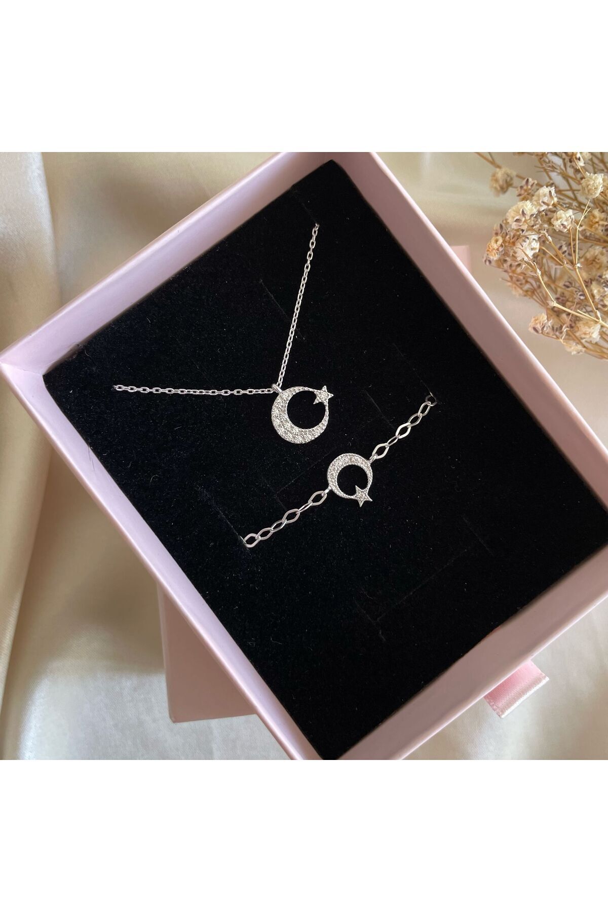 Lovera Jewellery 925 Ayar Gümüş Ay Yıldızlı Set (KOLYE,BİLEKLİK) Kadın Zarif Hediyelik Takı Şık Doğum Günü Hediyesi