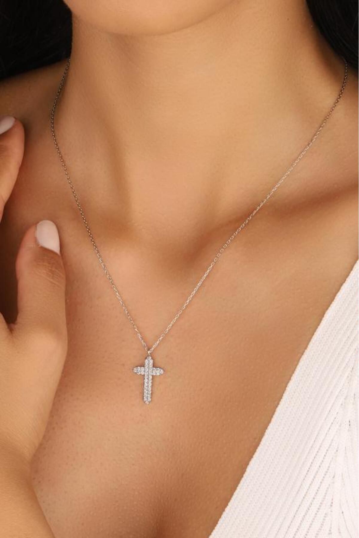 Mistik Silver Beyaz Taşlı Gümüş Haç Kolye