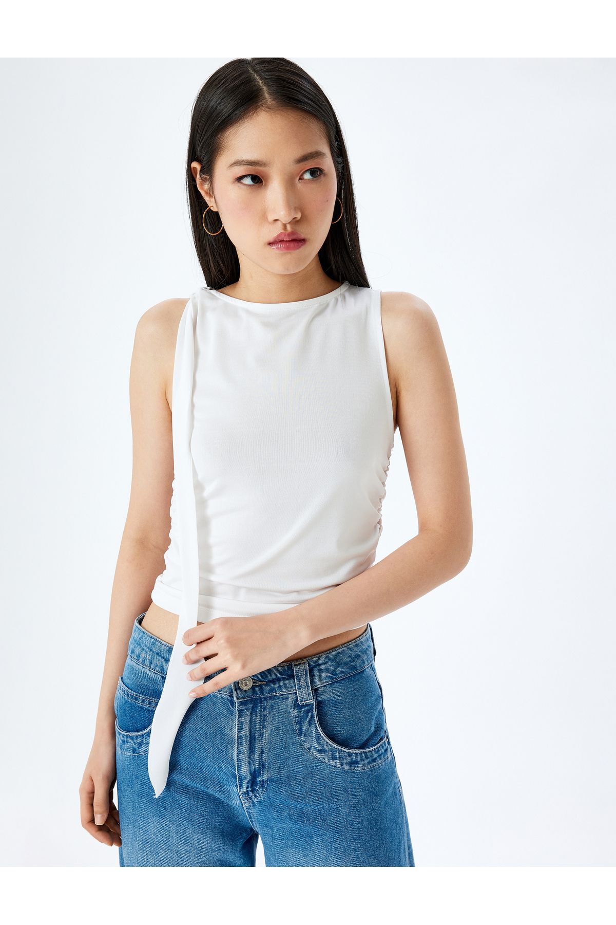 Koton Yeni Sezon Bağlama Detaylı Kolsuz Slim Fit Bisiklet Yaka Üst