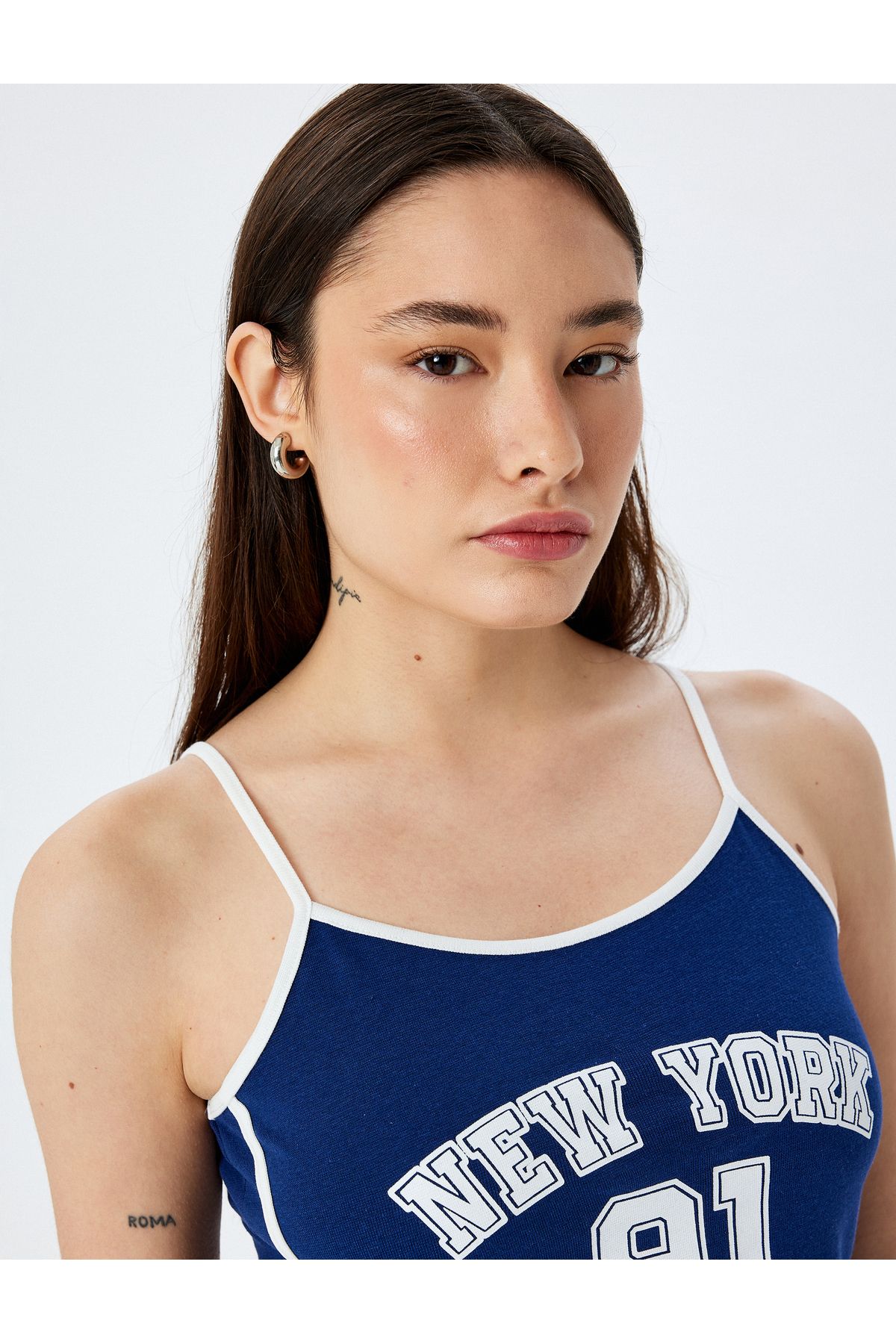 Koton Yeni Sezon Kolej Baskılı İnce Askılı Slim Fit Crop Atlet