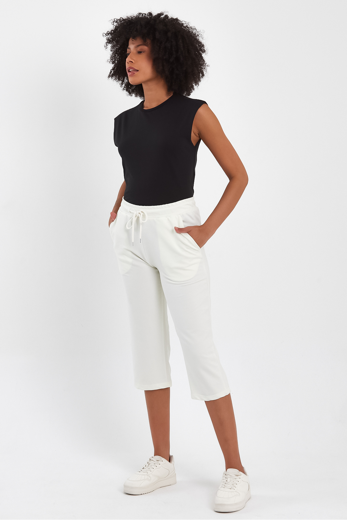Women's Classic Elastic Waist Shorts with Pockets