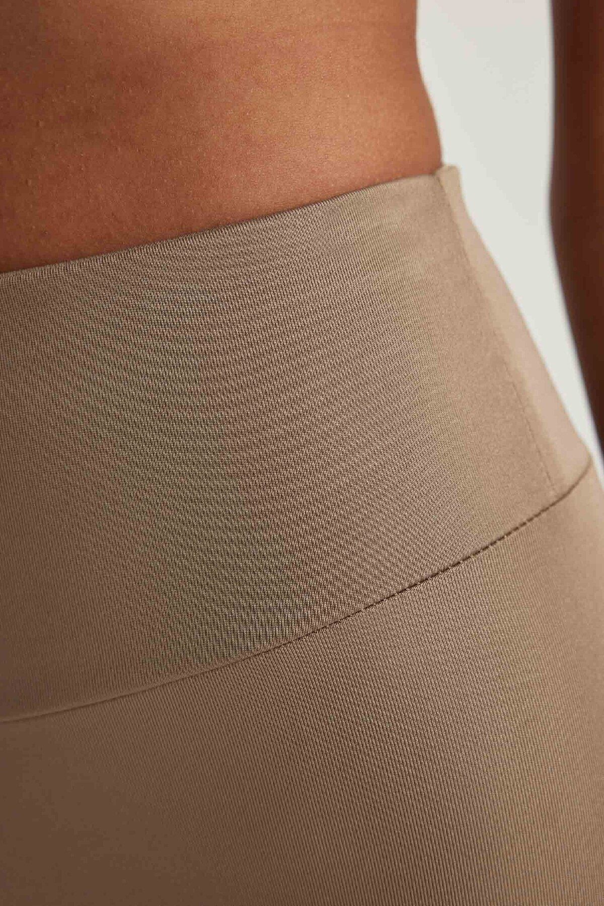 DeFacto-Schwarze, flexible Sport-Leggings mit hoher Taille – Biker Z6741az23sp 6