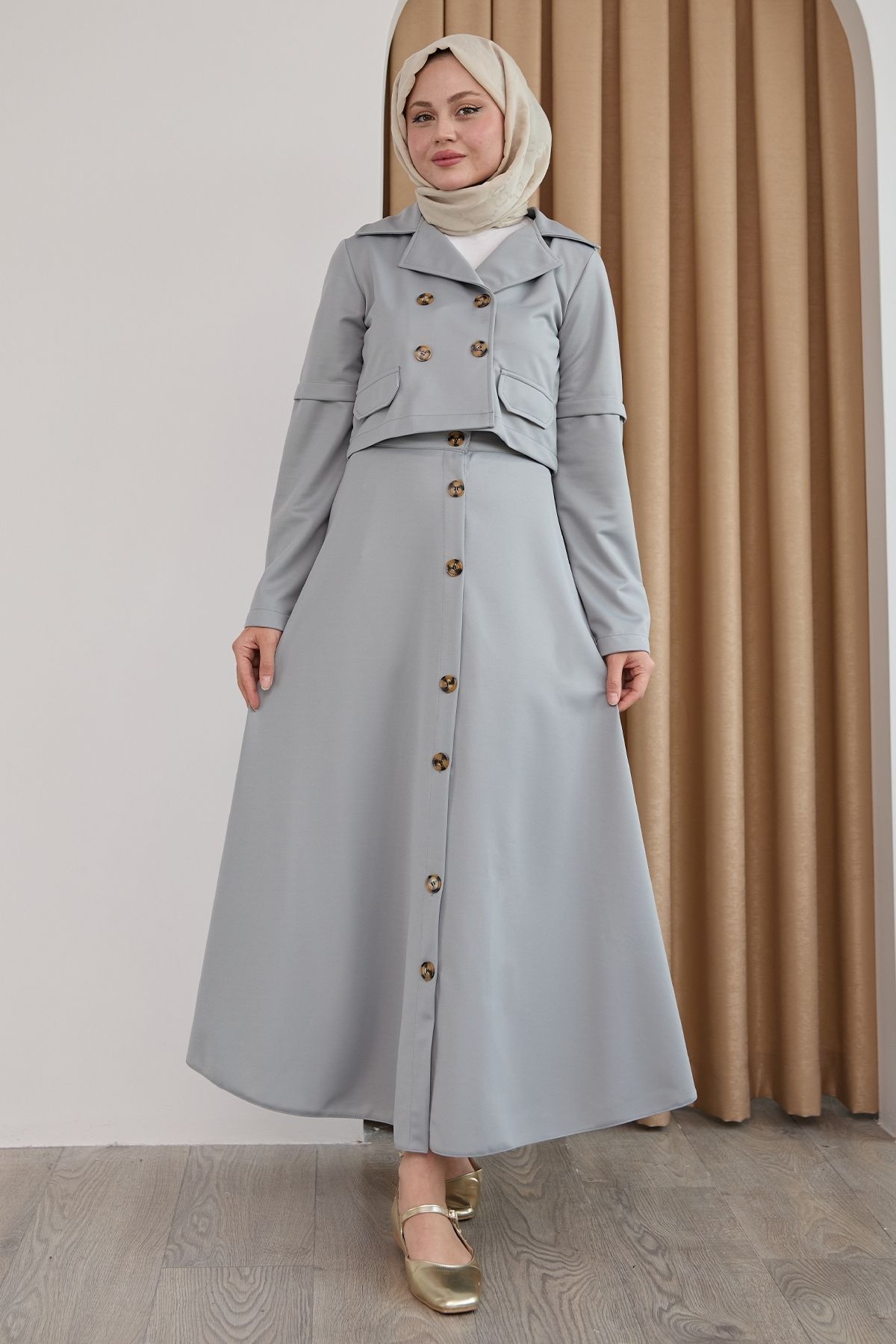 InStyle-Gray Two-Piece Suit with Buttoned Skirt 3