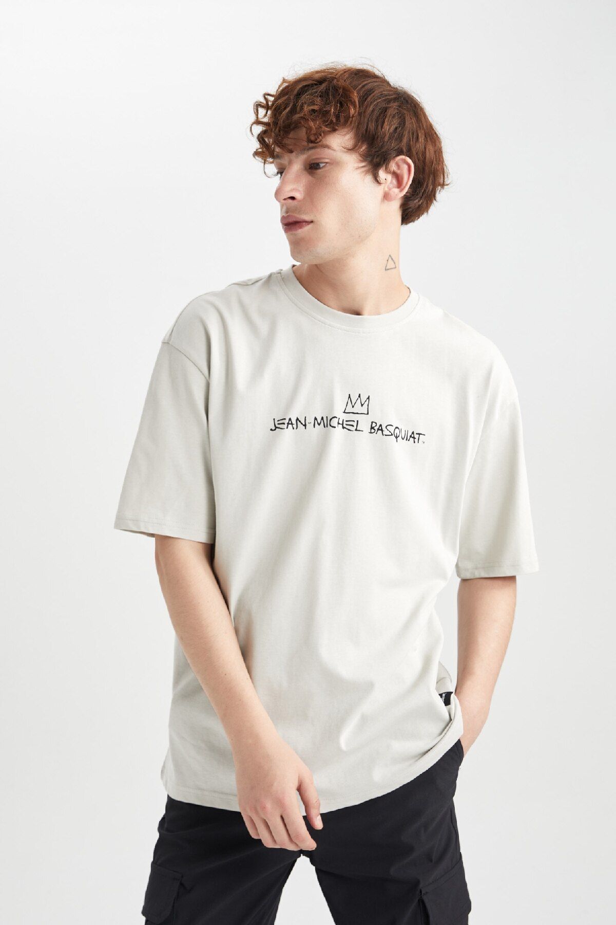 DeFacto-Jean Michel Basquiat Oversize Crew Neck Back Print T-Shirt A9427Ax23Hs 4