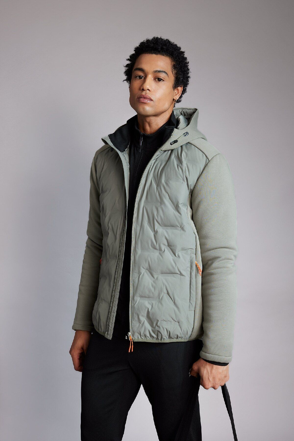 DeFacto-Winddichter Slim-Fit-Mantel mit Kapuze und Reißverschlusstaschen B2301ax24sp 3