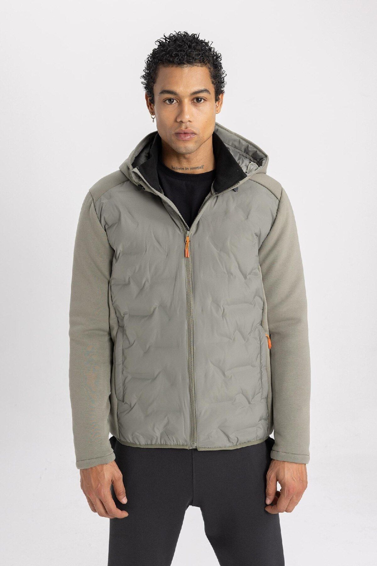 DeFacto-Winddichter Slim-Fit-Mantel mit Kapuze und Reißverschlusstaschen B2301ax24sp 4