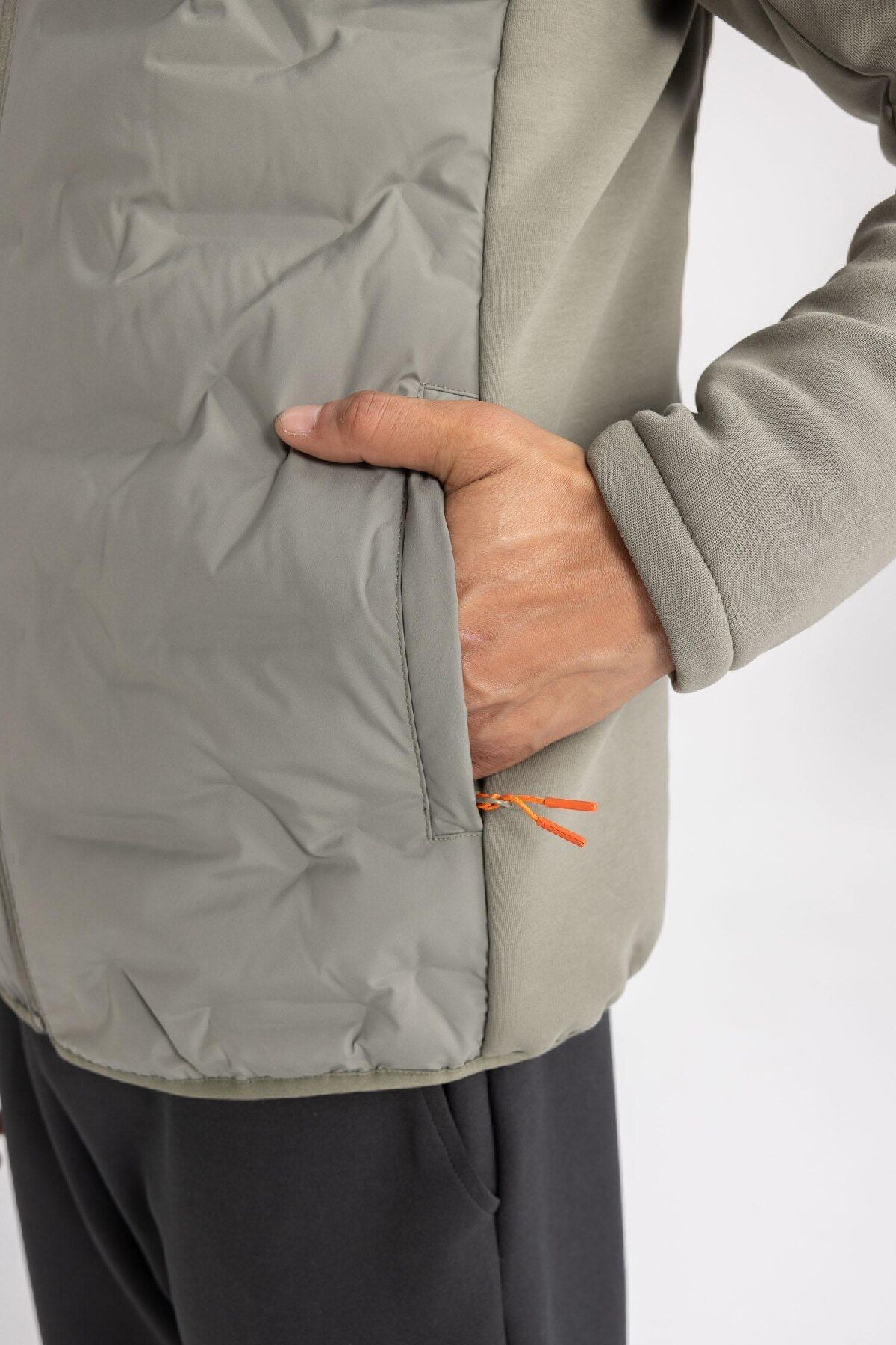 DeFacto-Winddichter Slim-Fit-Mantel mit Kapuze und Reißverschlusstaschen B2301ax24sp 8