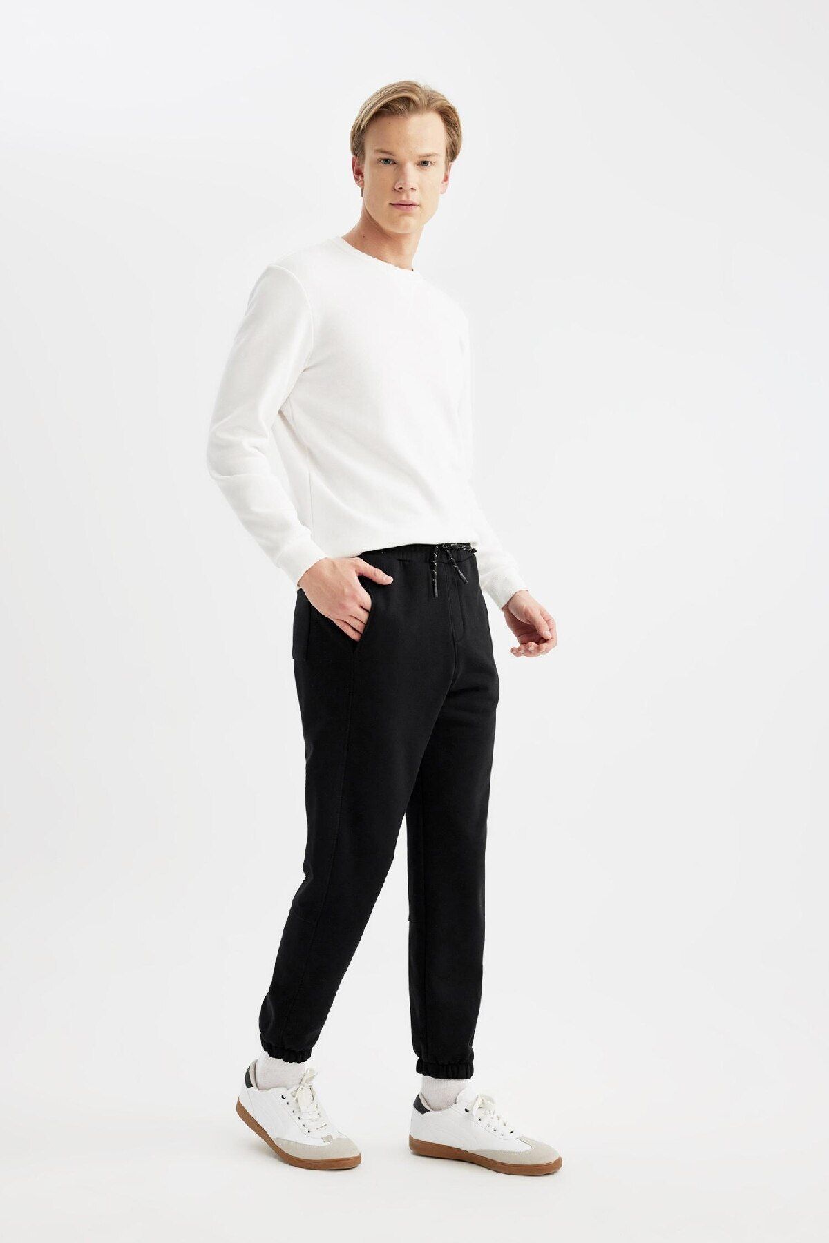 DeFacto-Regular Fit Sweatpants Pockets Lace up Waist Elastic Leg B6155Ax24Sp 5