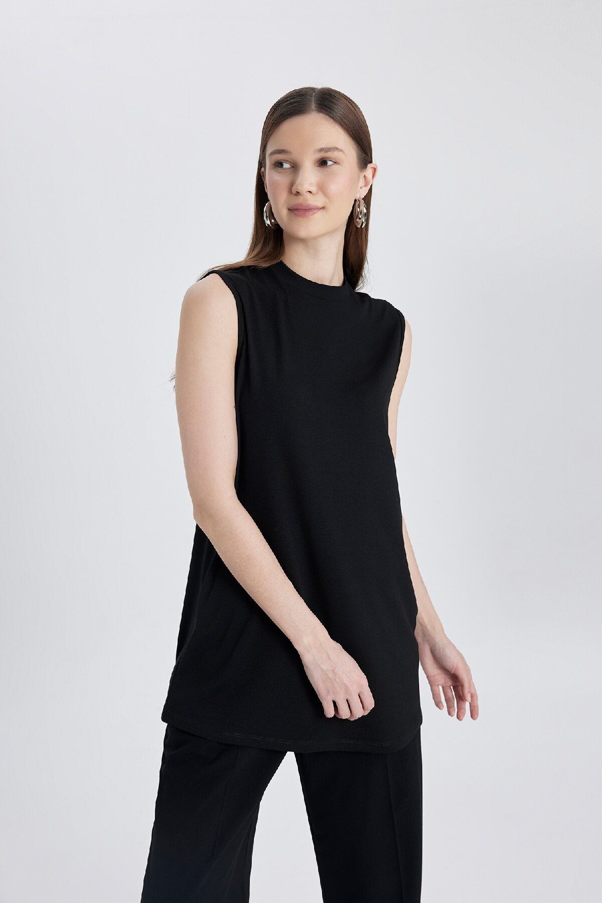DeFacto-Regular Fit Crew Neck Sleeveless Basic Plain Black Hijab Tunic A8352Ax24Sp 3