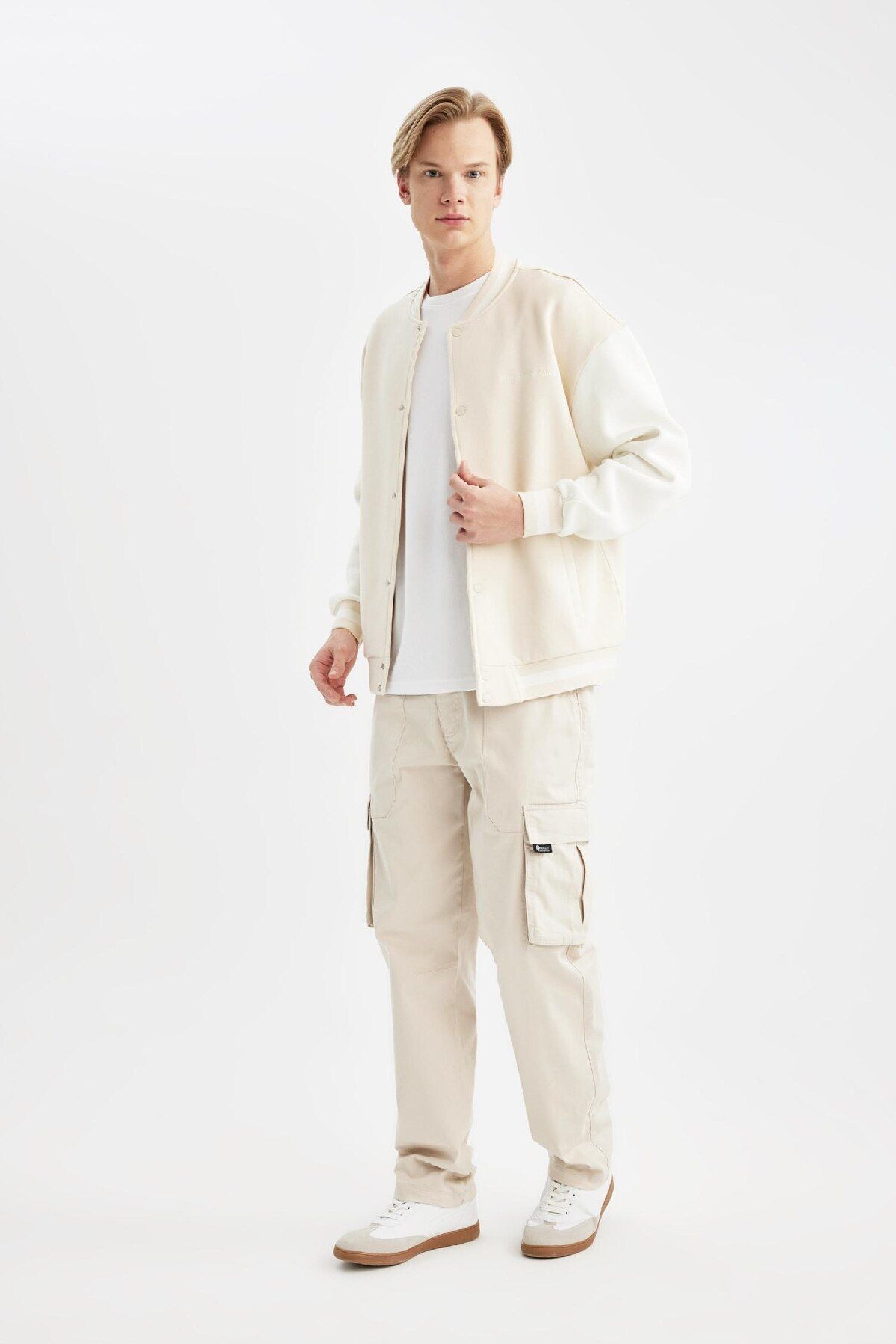 DeFacto-College Collar Bomber Cardigan - Oversize with Soft Feather, Pockets, Snap Closure Model B8157Ax24Sp 5