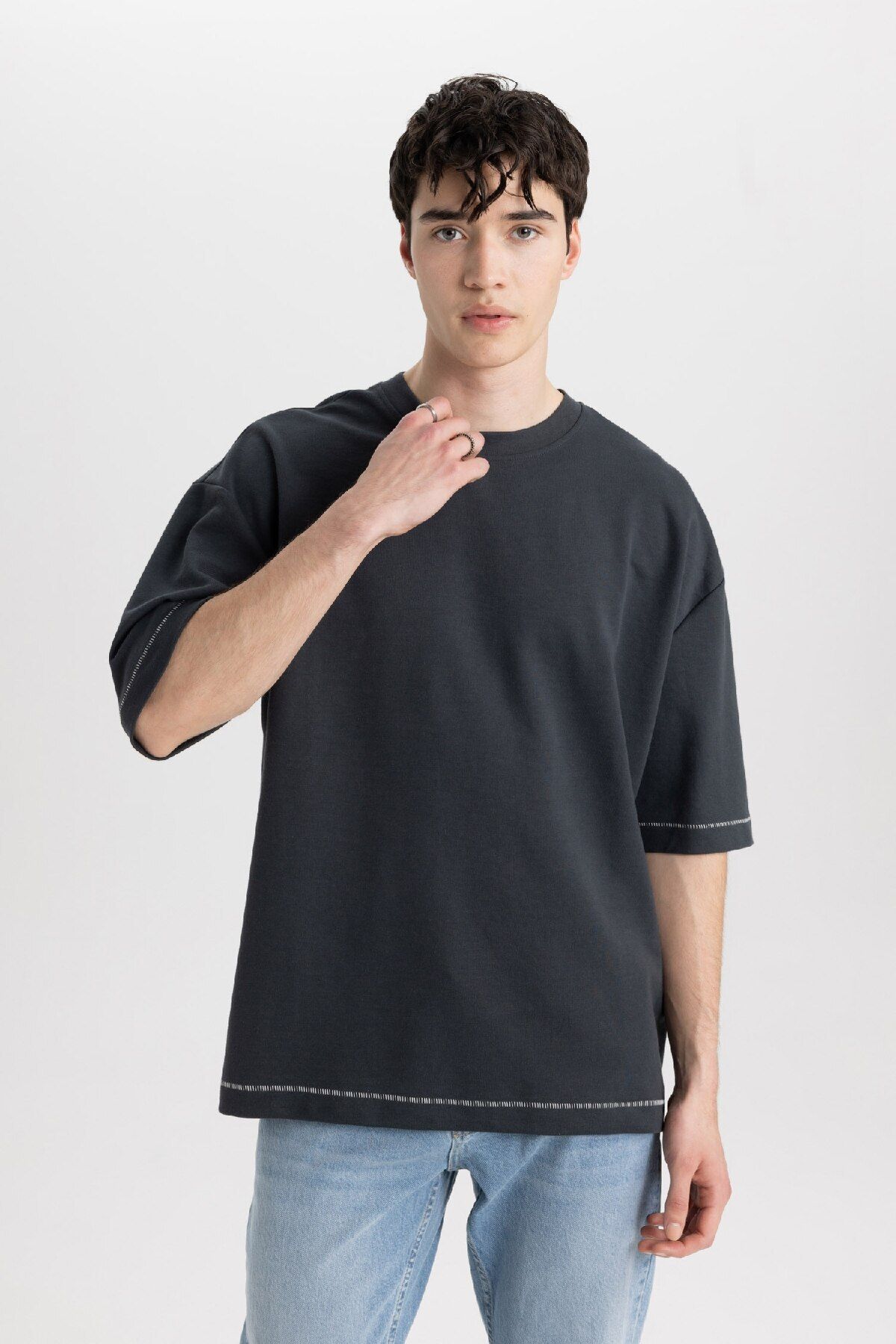 DeFacto-Locker geschnittenes, kurzärmliges T-Shirt aus schwerem Stoff mit Rundhalsausschnitt C0147ax24sp 3