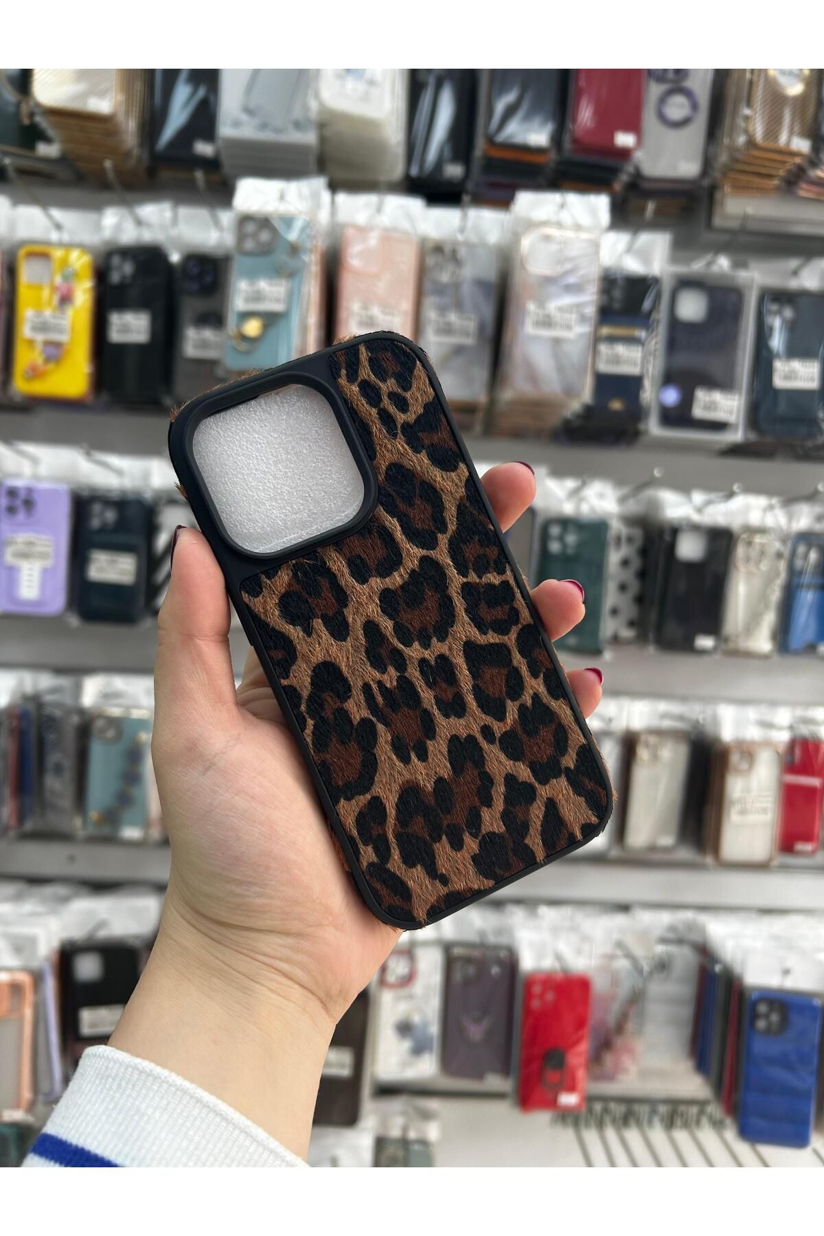 TECNOTREND Apple iphone 16 Pro Tüylü Leopar KILIF