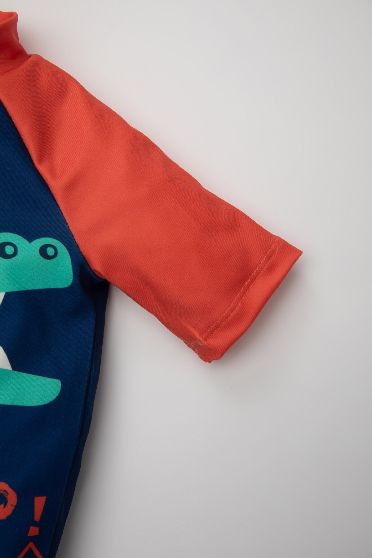 Defacto Timsah Desenli Kısa Kollu Tulum Mayo B9667A524SM fotoğrafı 3 (önizleme)