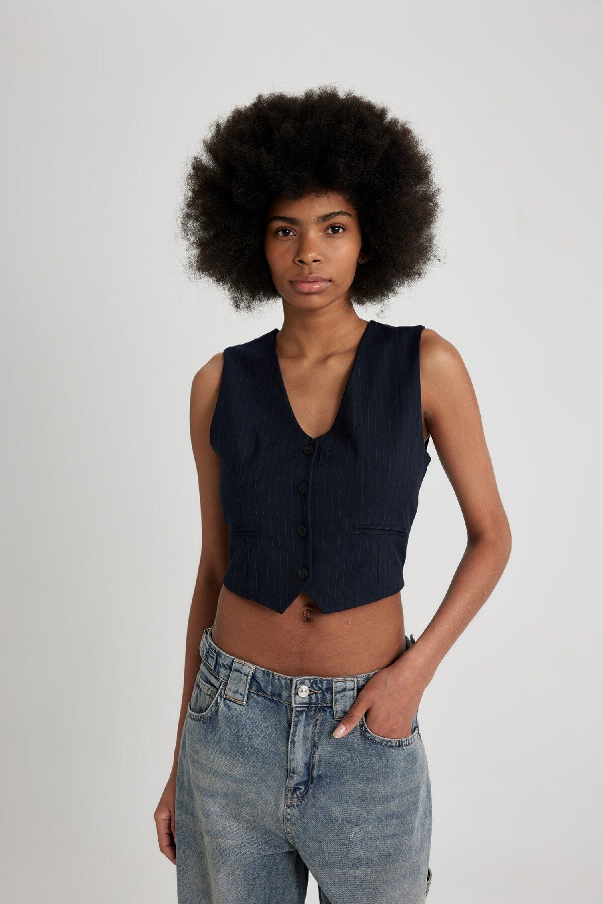 DeFacto-Regular Fit Crop Basic Plain Button Blazer Weste Z8526az24sp 3