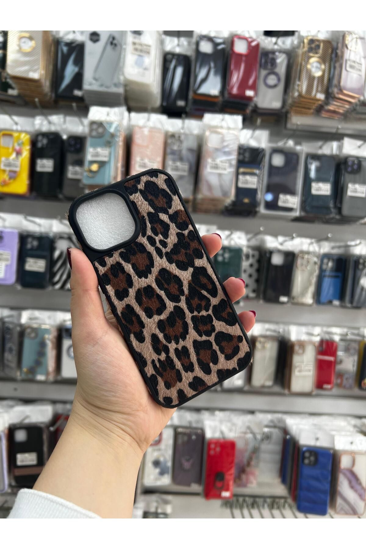 TECNOTREND Apple iPhone 15 Tüylü Leopar silikon kılıf