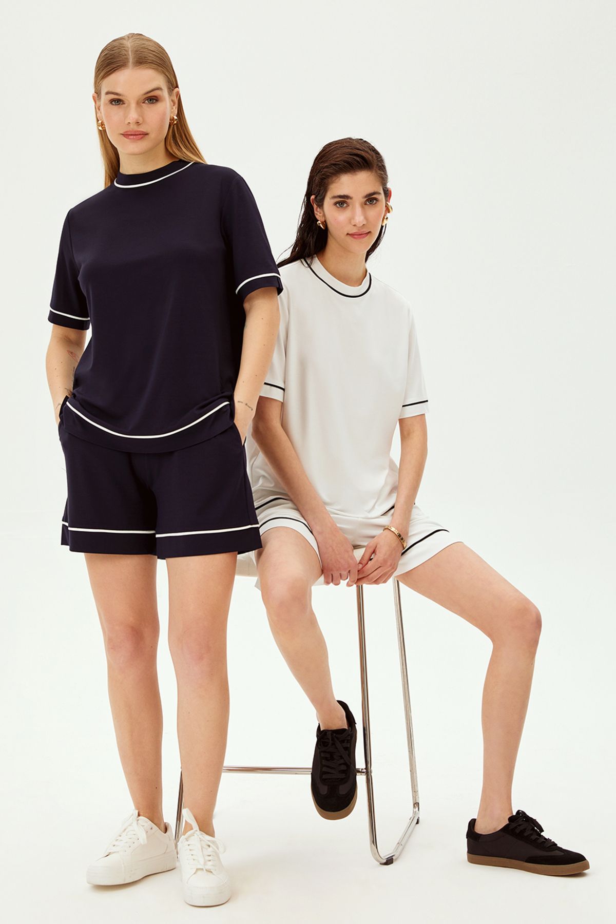Allyco-Short Regular Knitted Shorts with Elastic Waistband and Stripe Detail 5