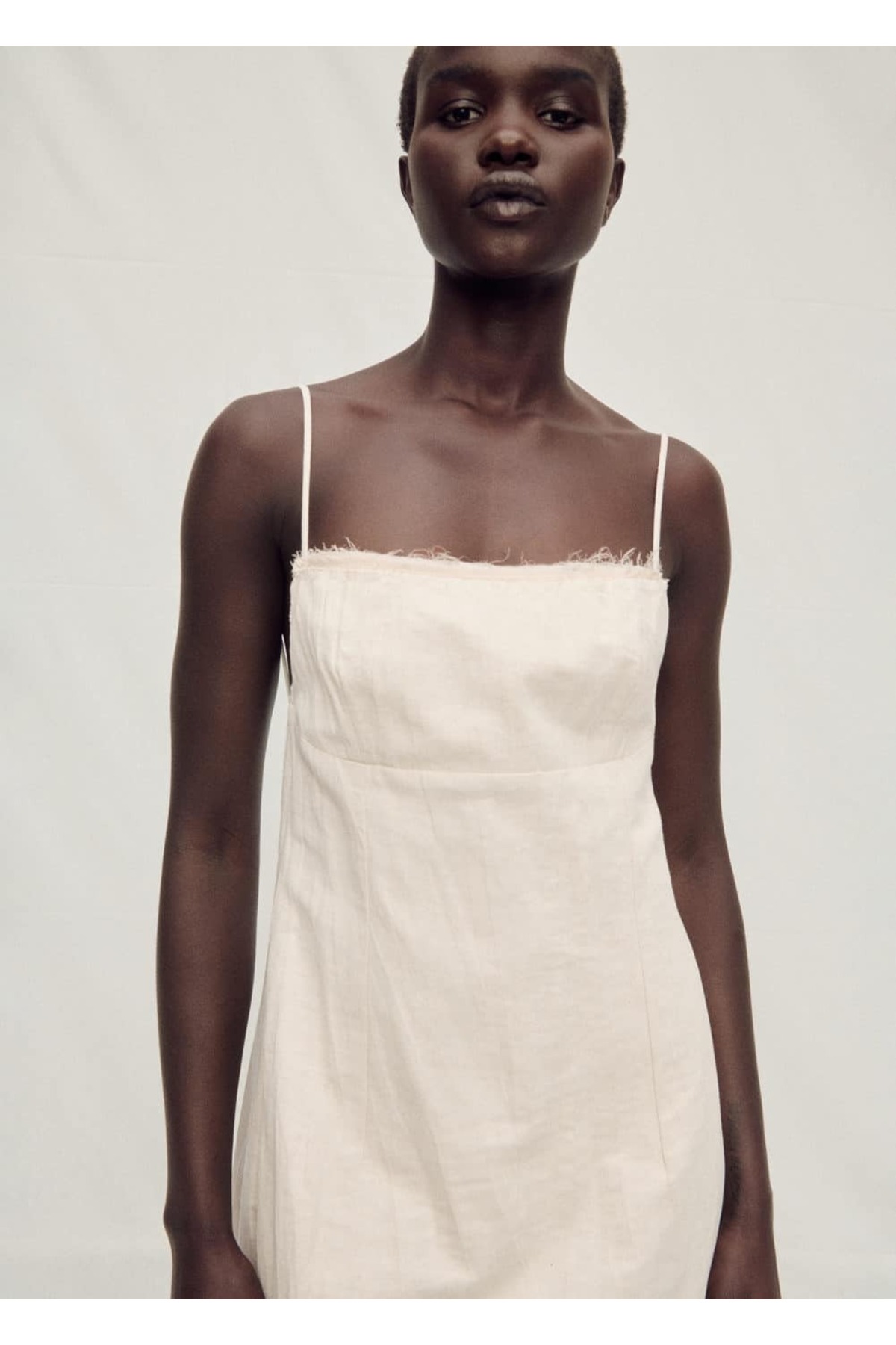 Dikişsiz yakalı pamuklu elbise