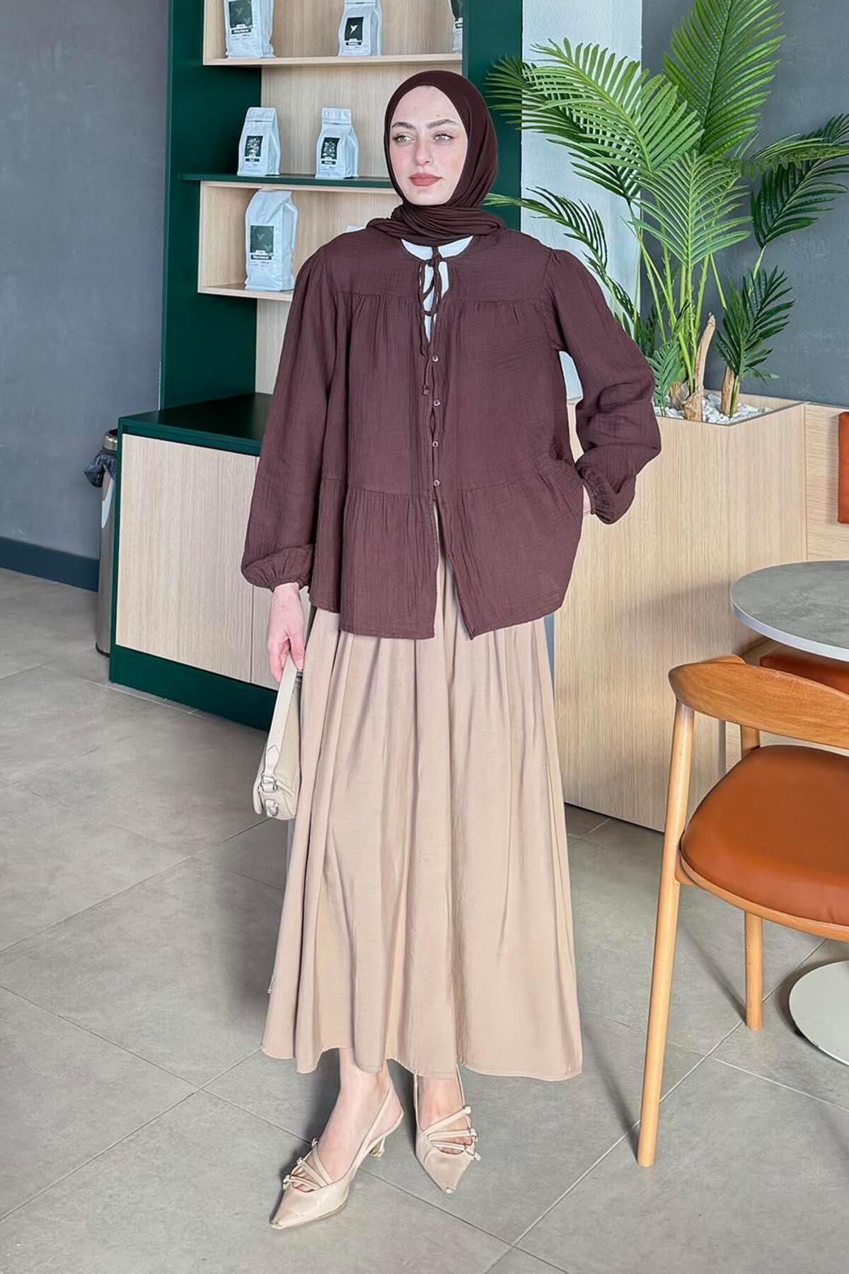 Lamelif  V Yaka Kolları Lastikli Müslim Tesettür Gömlek Kahverengi