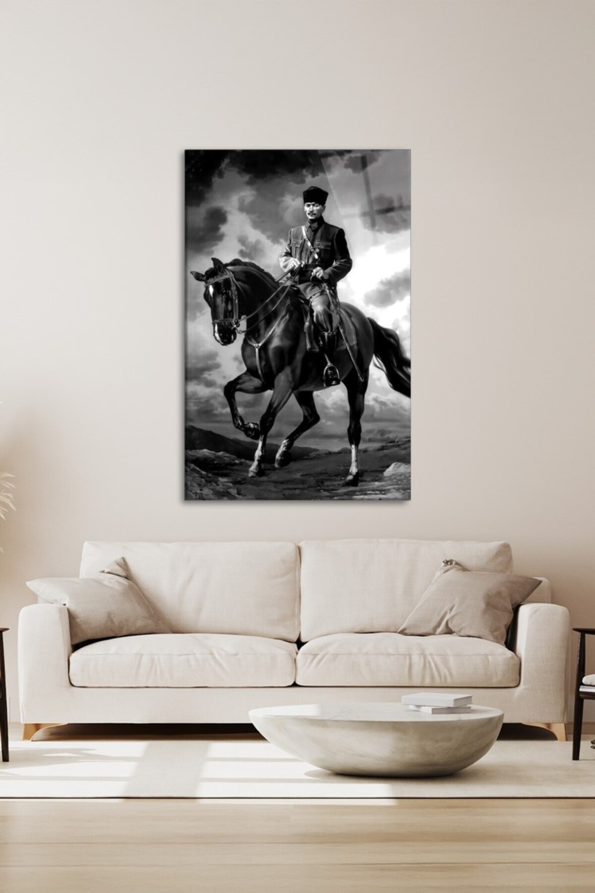 Atatürk At Üzerinde Siyah Beyaz Duvar Dekorasyonu Dikey Cam Tablo görsel 4