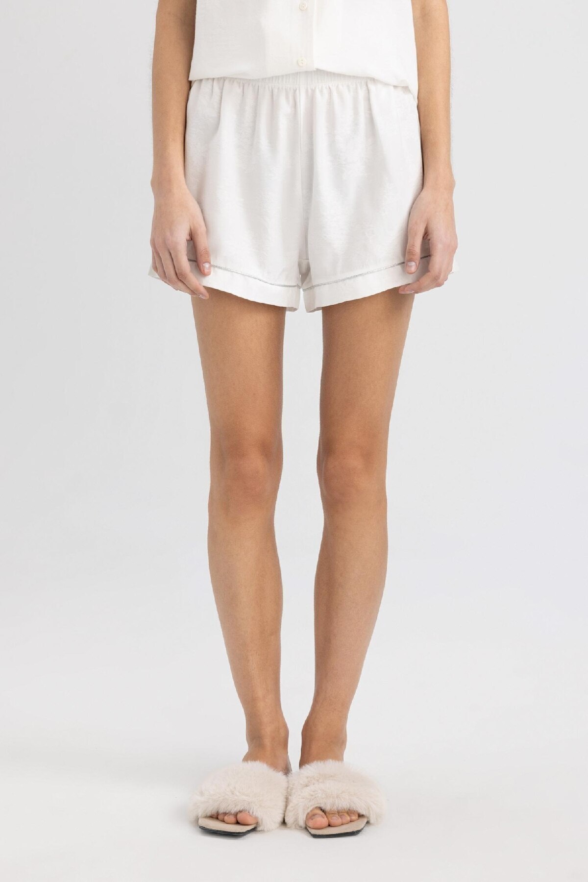 DeFacto-Weiße Satin-Shorts-Pyjamahose – Z9527AZ24SM, Fall in Love Bridal 4