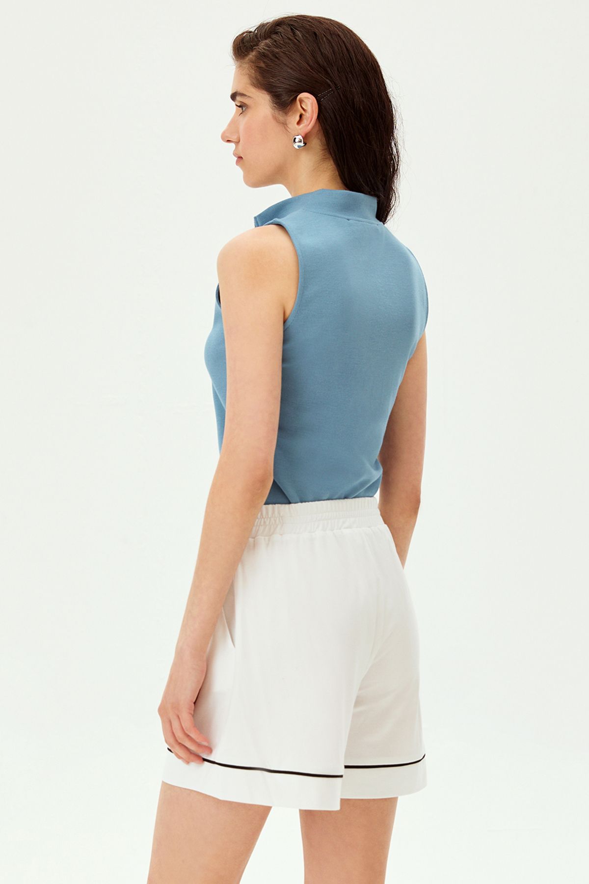 Allyco-Short Regular Knitted Shorts with Elastic Waistband and Stripe Detail 2