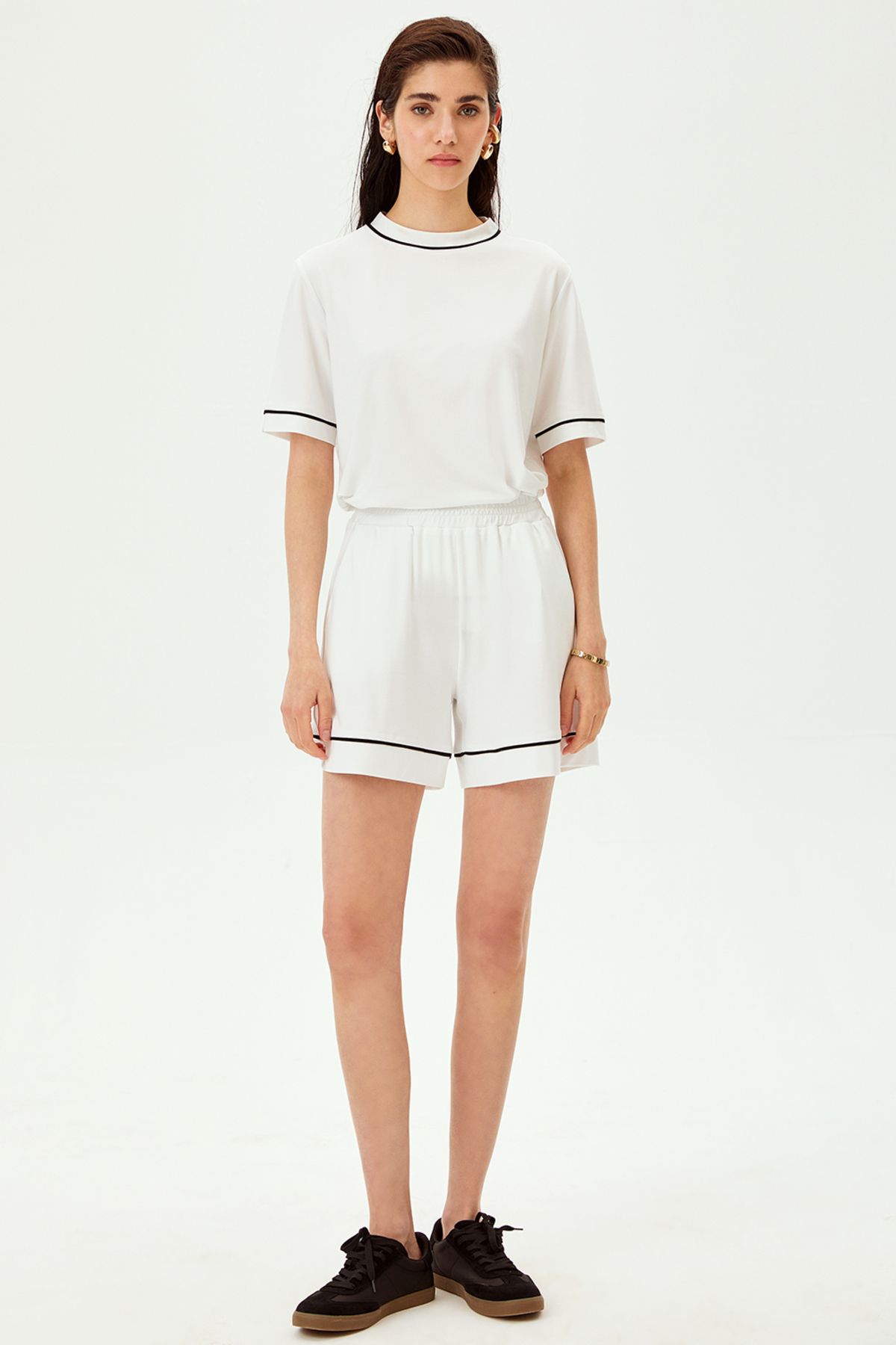 Allyco-Short Regular Knitted Shorts with Elastic Waistband and Stripe Detail 6