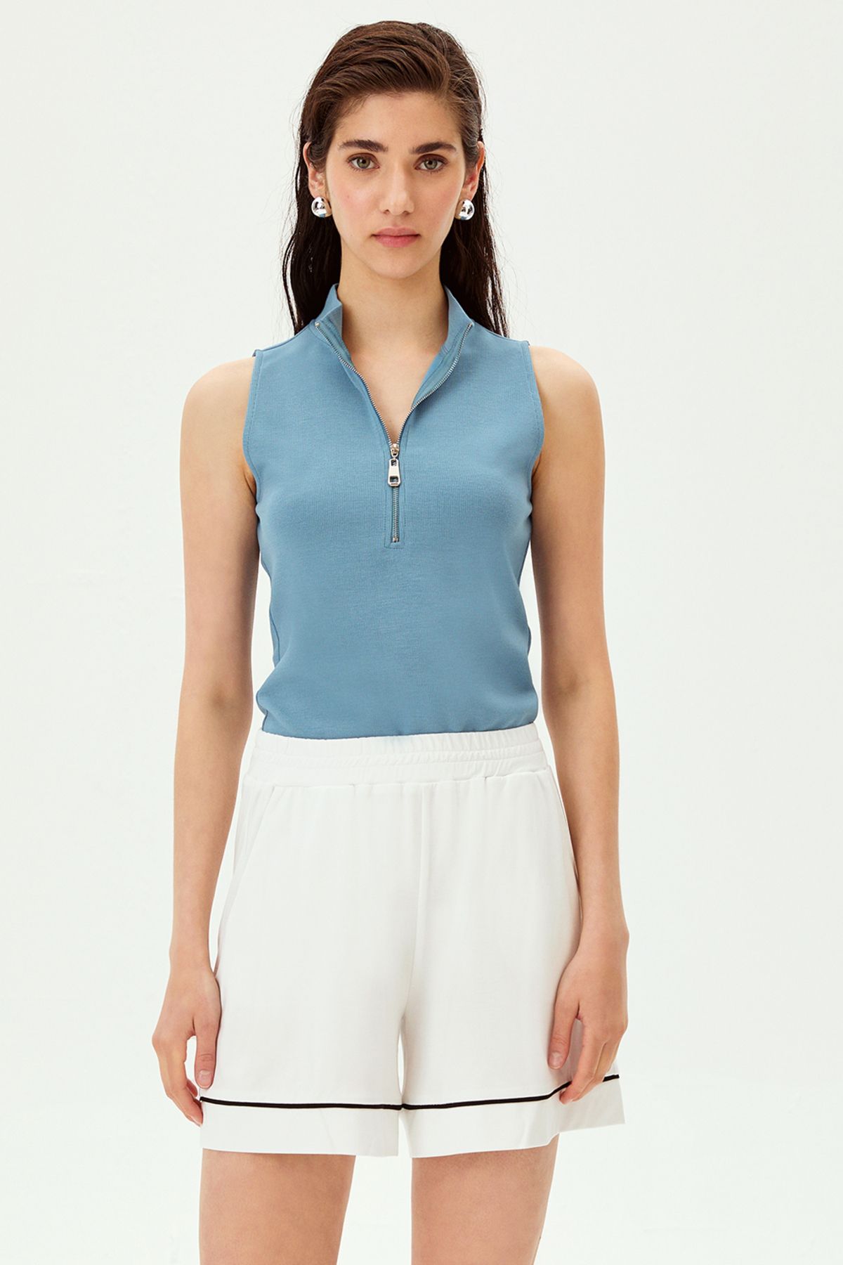 Allyco-Short Regular Knitted Shorts with Elastic Waistband and Stripe Detail 3