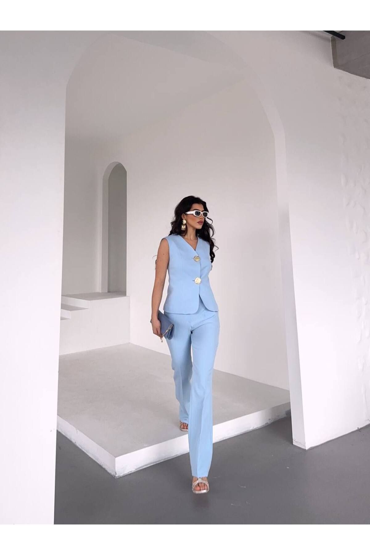 complete the look image