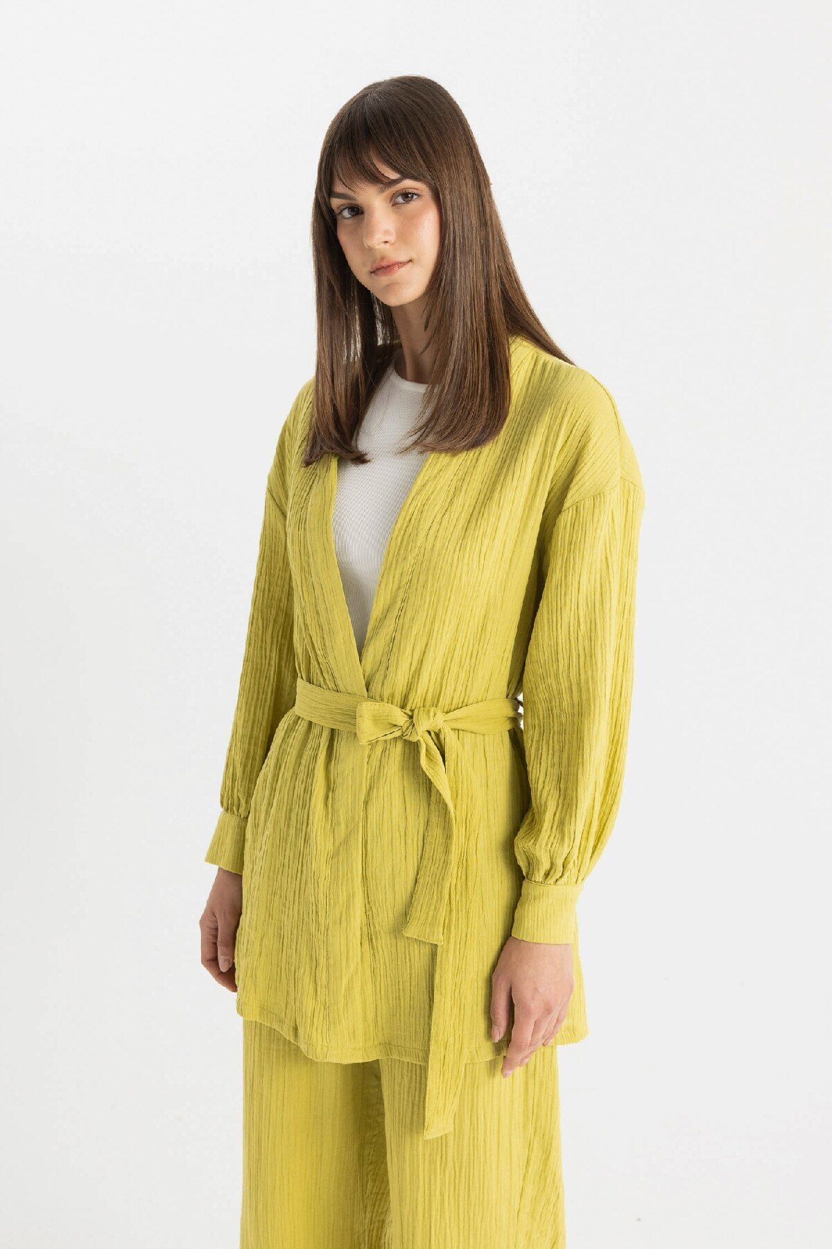 DeFacto-Model C9694AX24SM - Wygodne muślinowe kimono z dekoltem w kształcie litery V 3