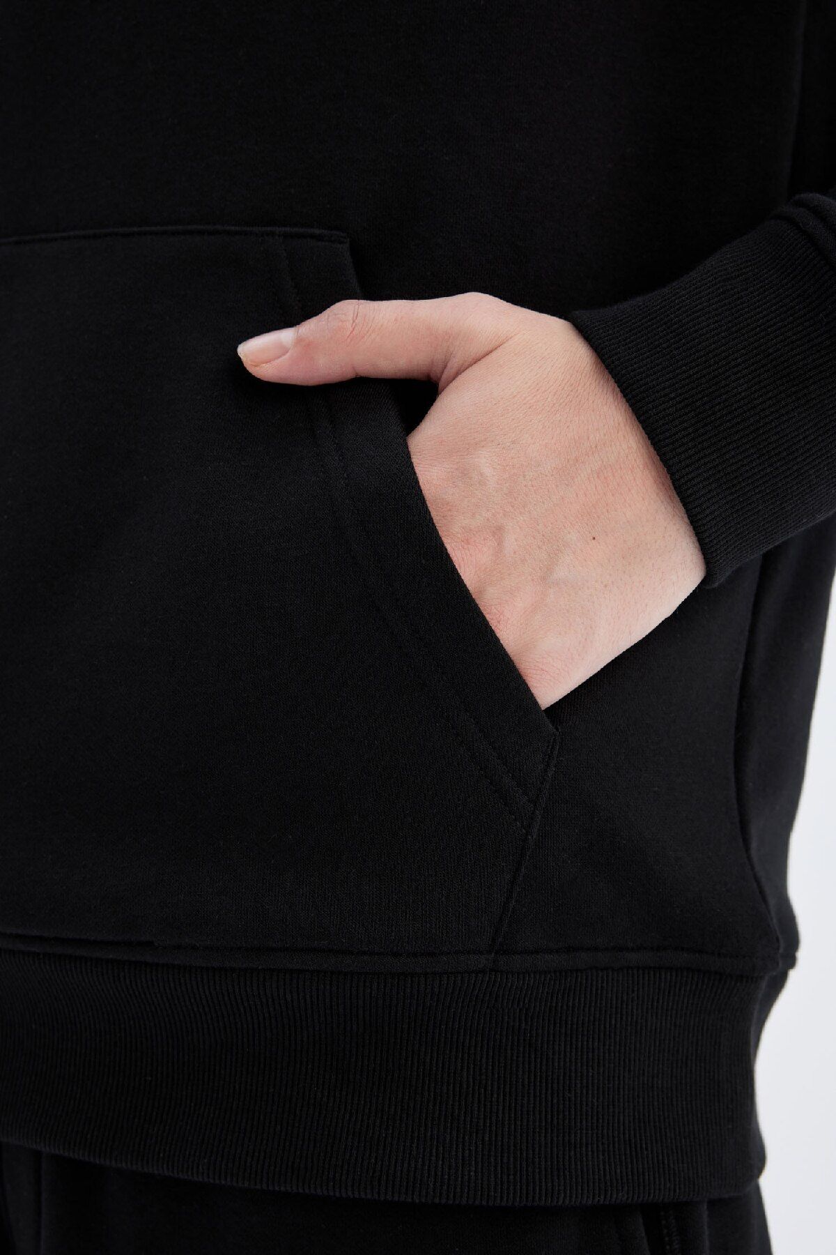 DeFacto-Soft Feather Basic Sweatshirt with Hood - Kangaroo Pocket, Regular Fit X8283Az24Au 7