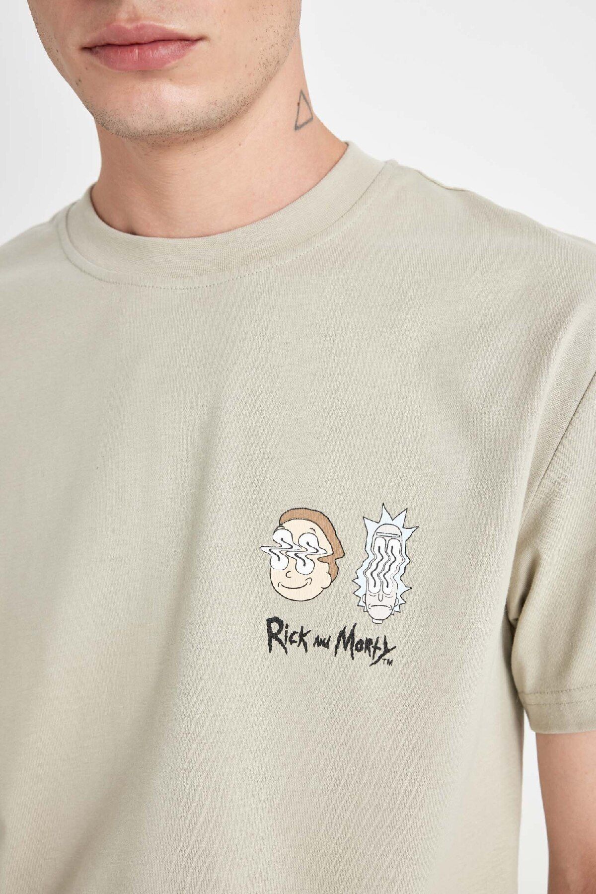 DeFacto-Koszulka z krótkim rękawem i okrągłym dekoltem Rick and Morty - Regular Fit C6512ax24au 5
