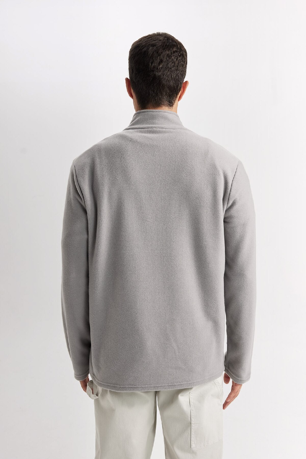DeFacto-Graues, kältebeständiges Polar-Sweatshirt mit normaler Passform – Stehkragen und Reißverschluss Y3996azns 7