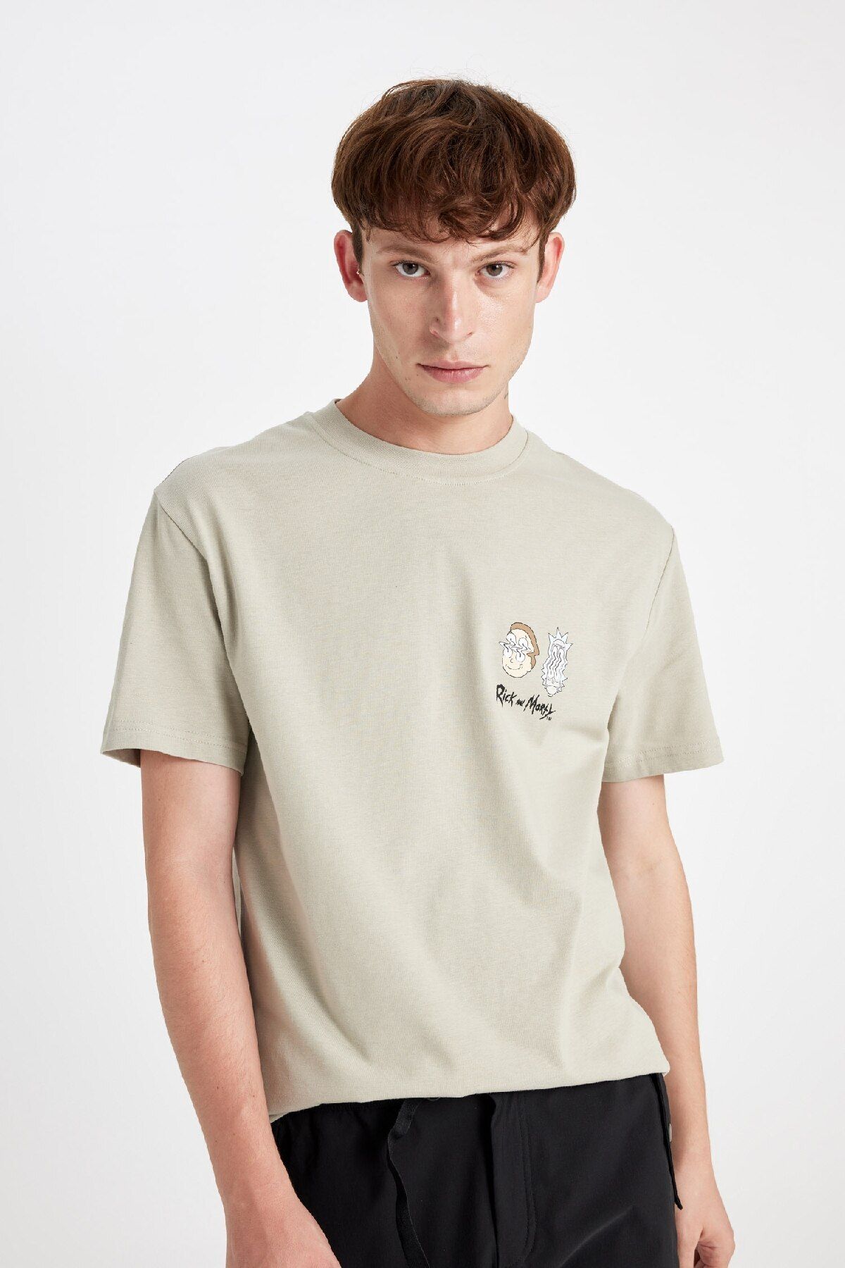 DeFacto-Koszulka z krótkim rękawem i okrągłym dekoltem Rick and Morty - Regular Fit C6512ax24au 3