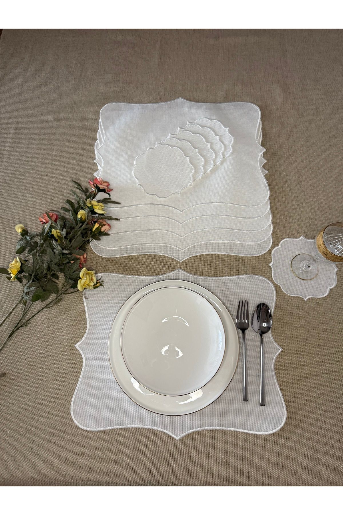 Smiling Home-12 in Ecru Color Set: 6 Presentation Plates and 6 Napkins 1