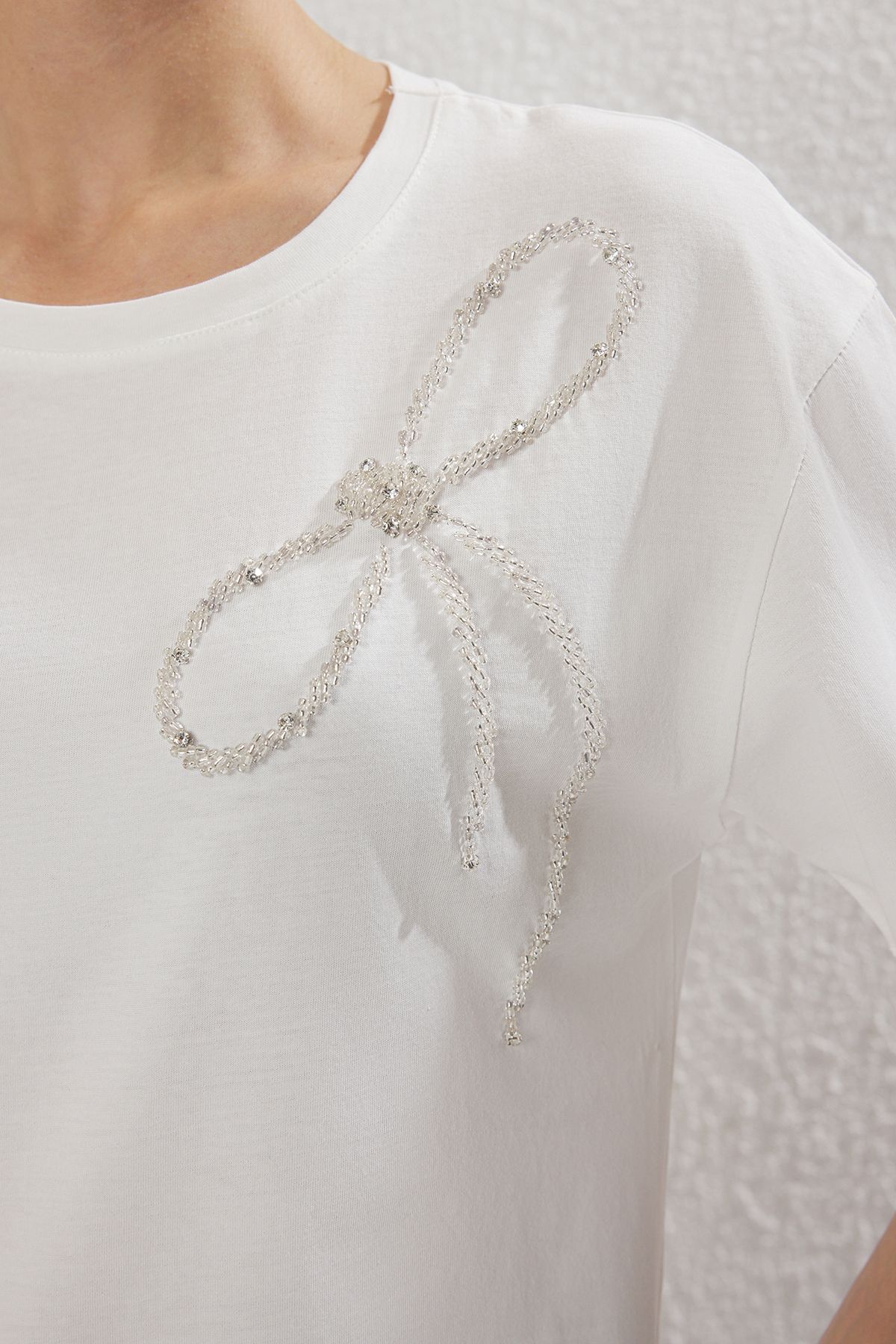 Trendyol Collection-Ecru Bow Stone Detaillierte Strickbluse mit normaler Passform TWOSS25BZ00415 3