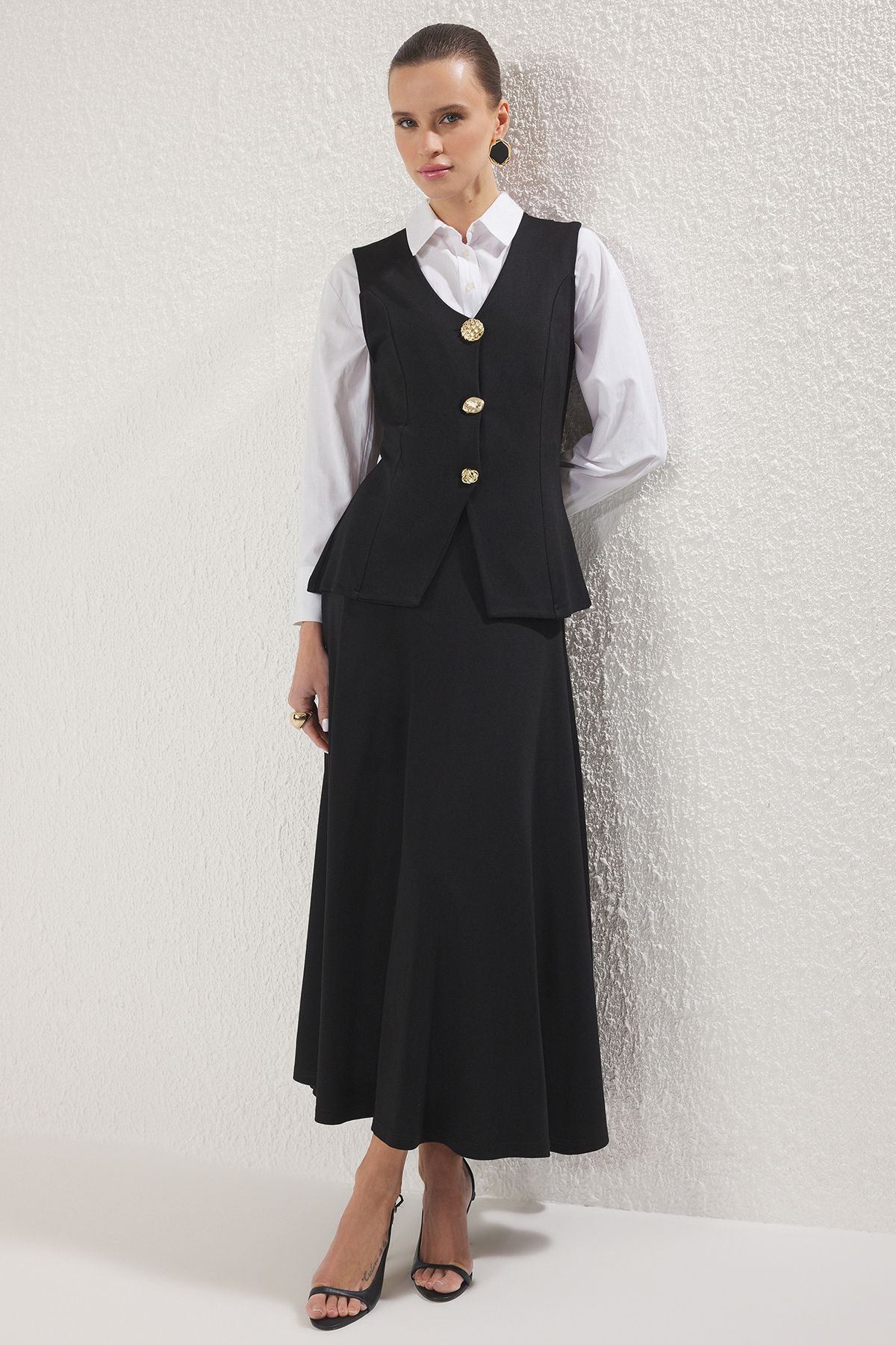 Trendyol Modest-Schwarzes gestricktes Oberteil-Set mit Metallknöpfen und Details TCTSS25AU00002 2