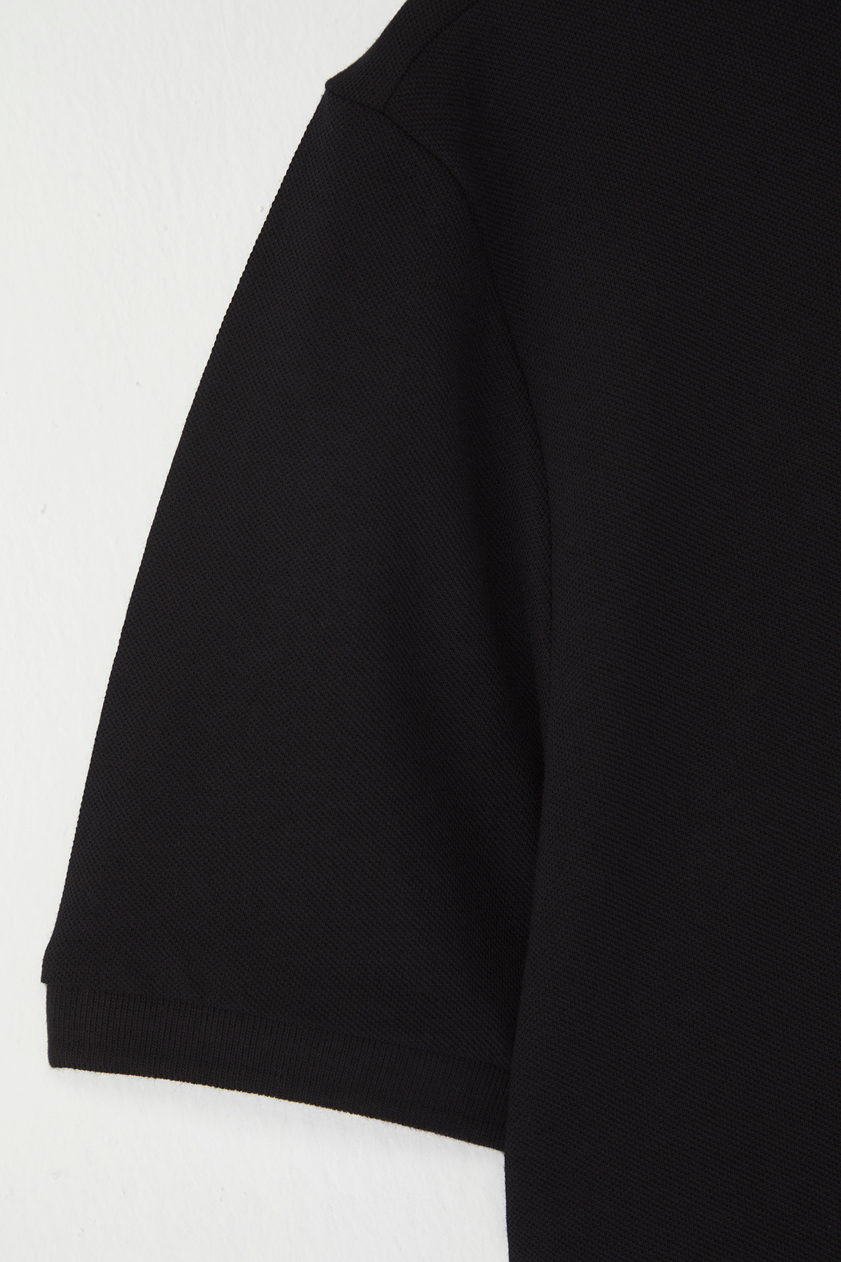 Trendyol Collection-Schwarzes T-Shirt mit normaler Passform und Adler-Stickerei und Polo-Ausschnitt TMNSS25PO00017 4