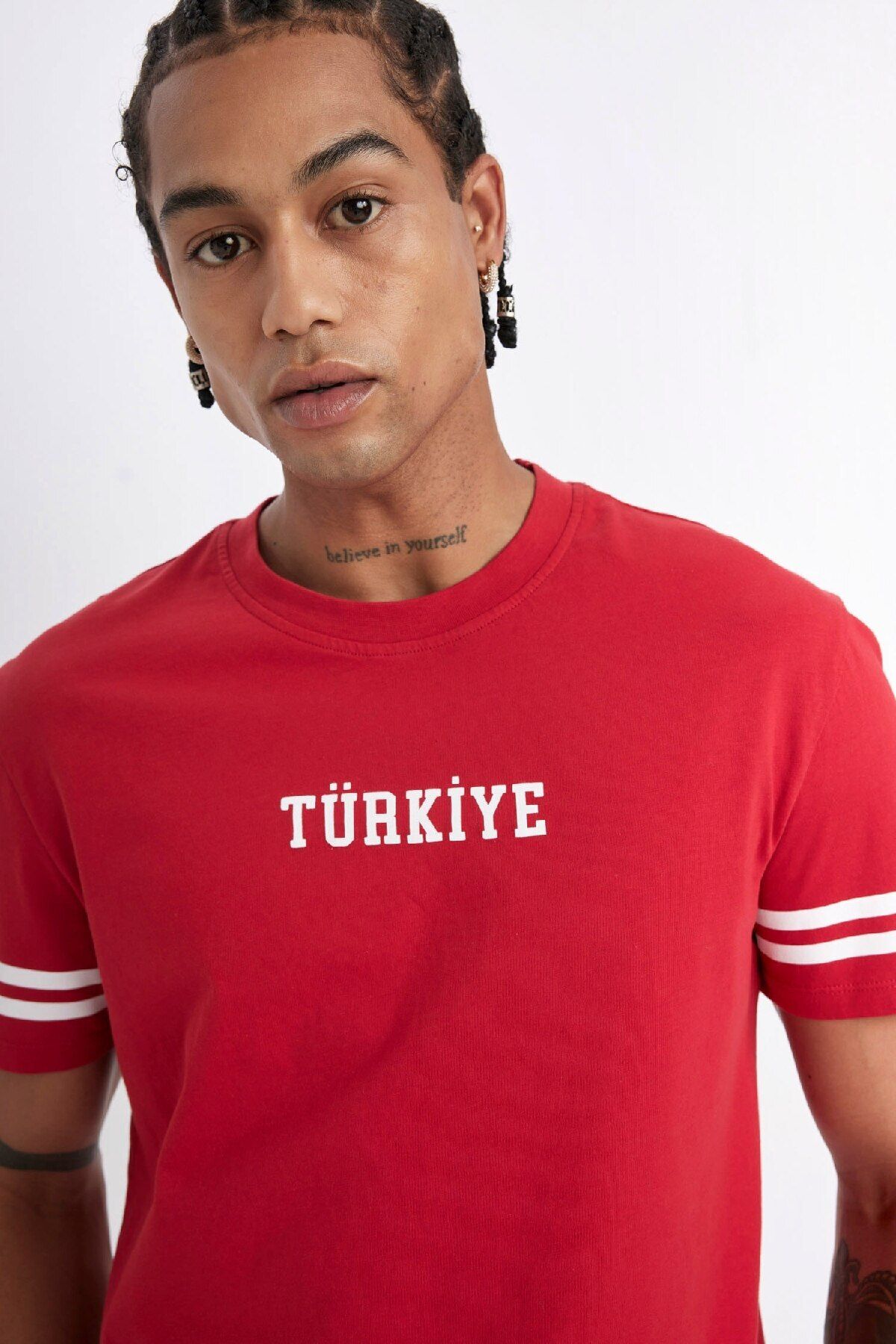 DeFacto-DeFactoFit - T-shirt sportowy z nadrukiem w Turcji, z dominującym kołnierzem, krótkim rękawem D5263AX24SM 4