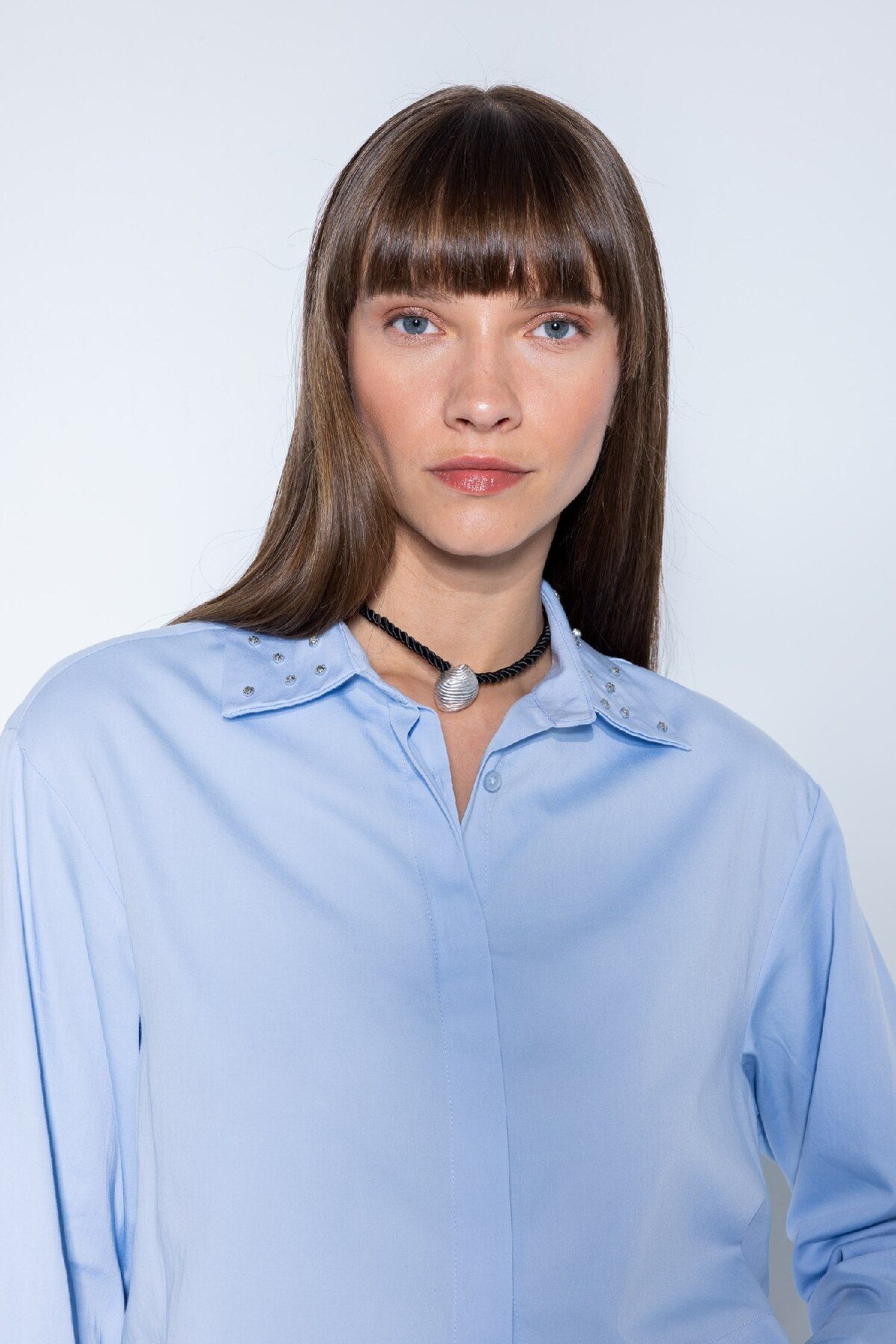 DeFacto-Crop Basic Straight Buttoned Woven Langarmhemd D4617ax24au 3
