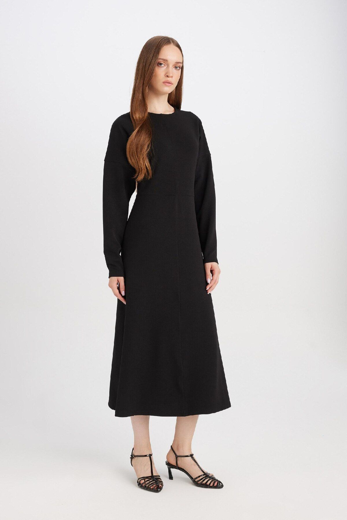 DeFacto-Relax Fit Krepp-Langarm-Maxi-Kleid in Schwarz mit Rundhalsausschnitt D7485ax24wn 4