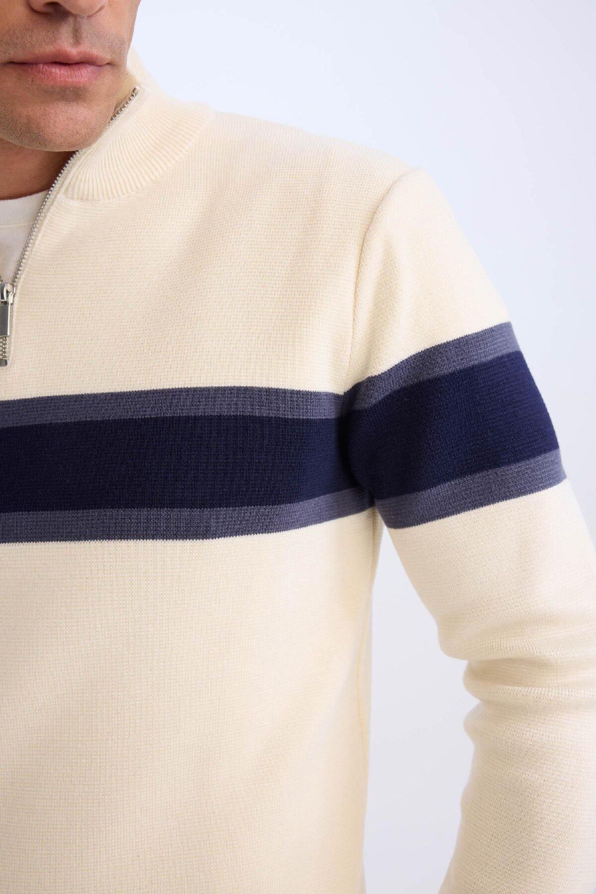 DeFacto-Herren-Strickpullover in Beige mit Standard-Passform, regulärer Passform, Rollkragenpullover mit halbem Reißverschluss und Streifen Y4193azns 4