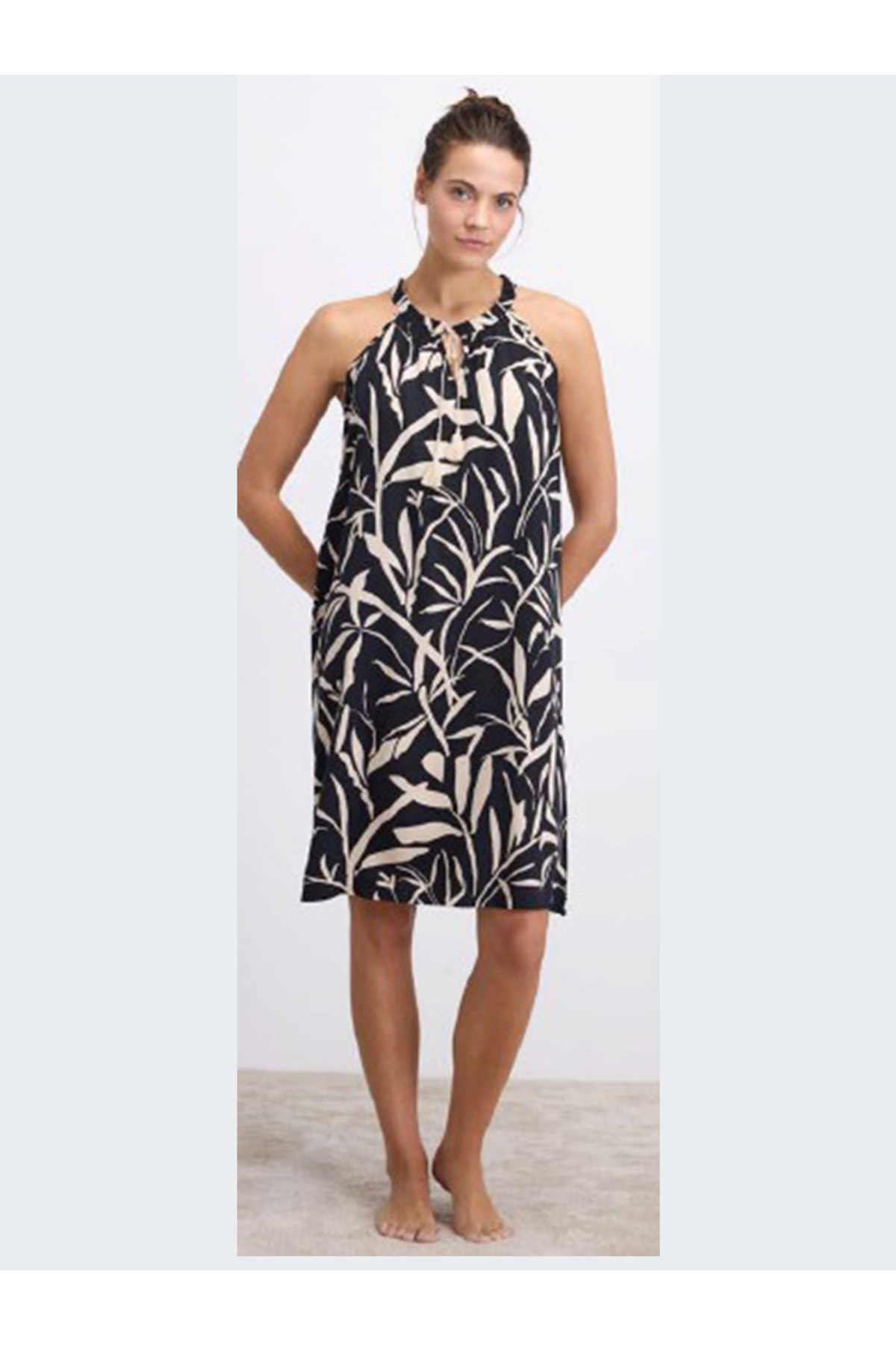 Edam İç Giyim Kadın Kolsuz Boyundan Askılı Siyah Desenli Gecelik