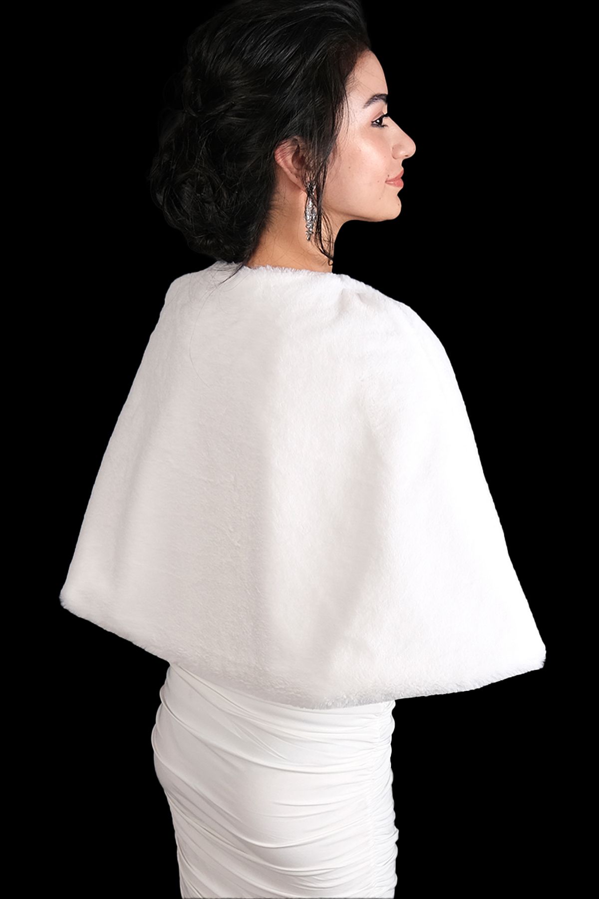 Limelia-Soft White Etol Bridal Fur with Round Brooch Simple Bridal Fur 2